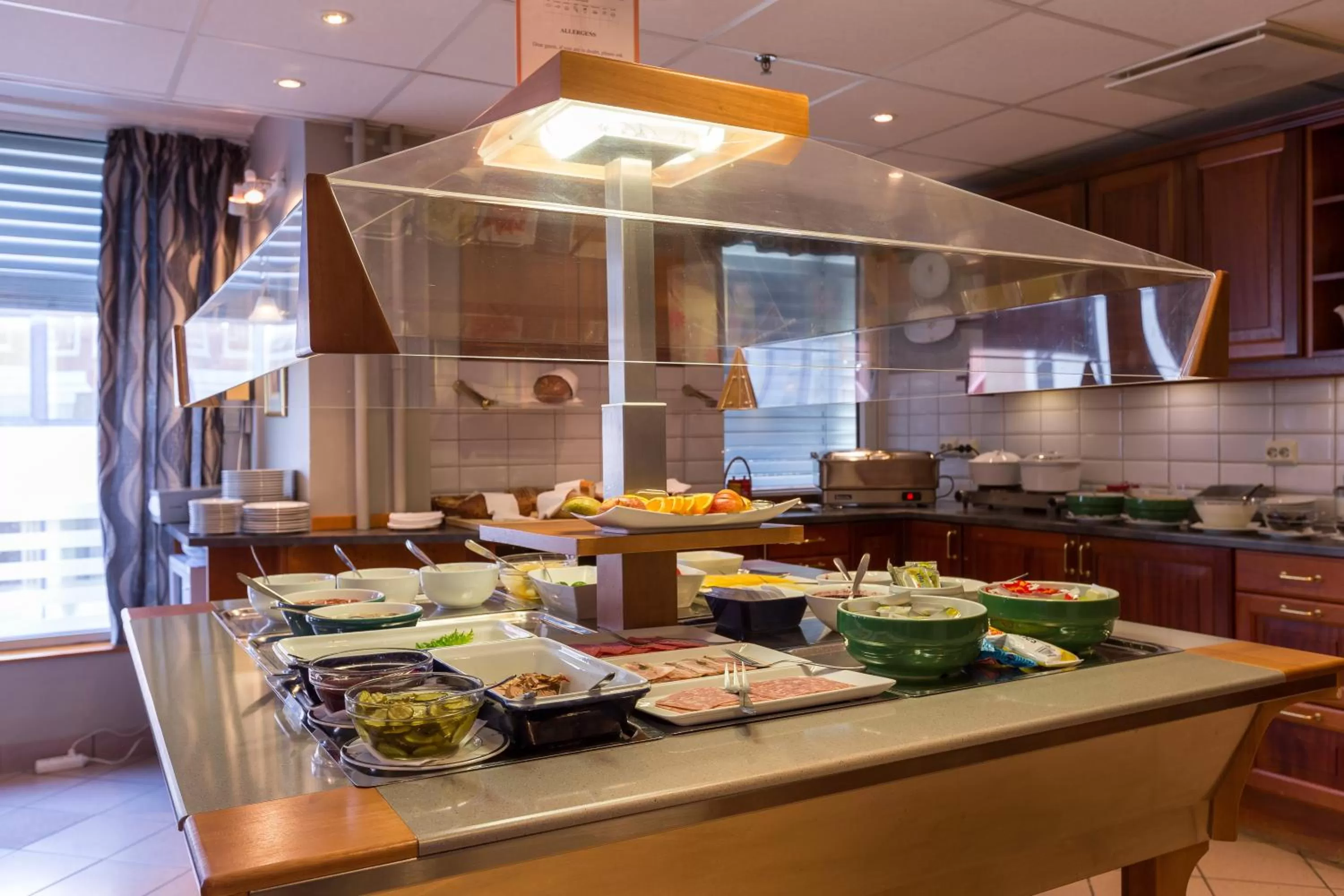 Buffet breakfast in Enter Amalie Hotel