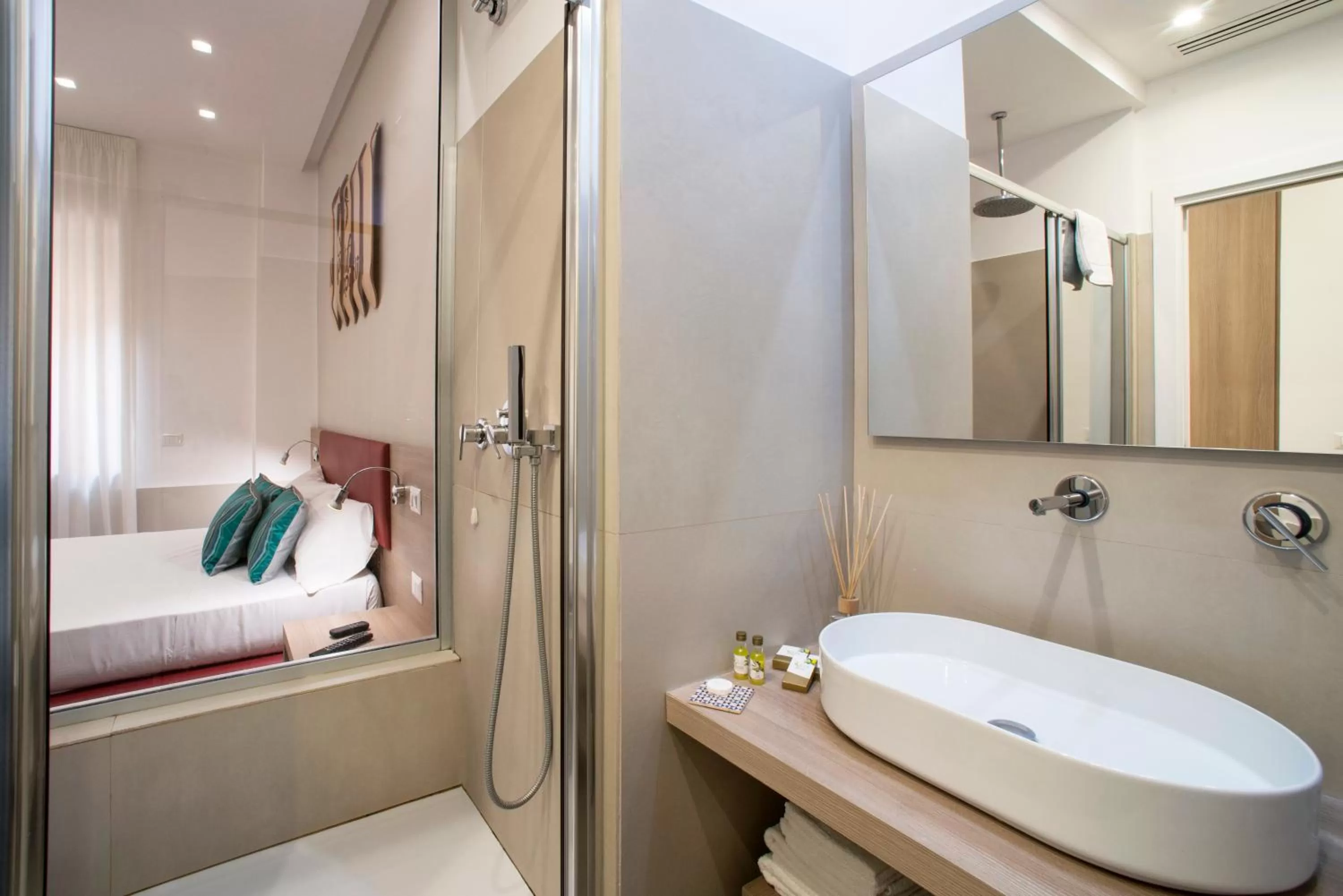 Shower in Regina Margherita Suite