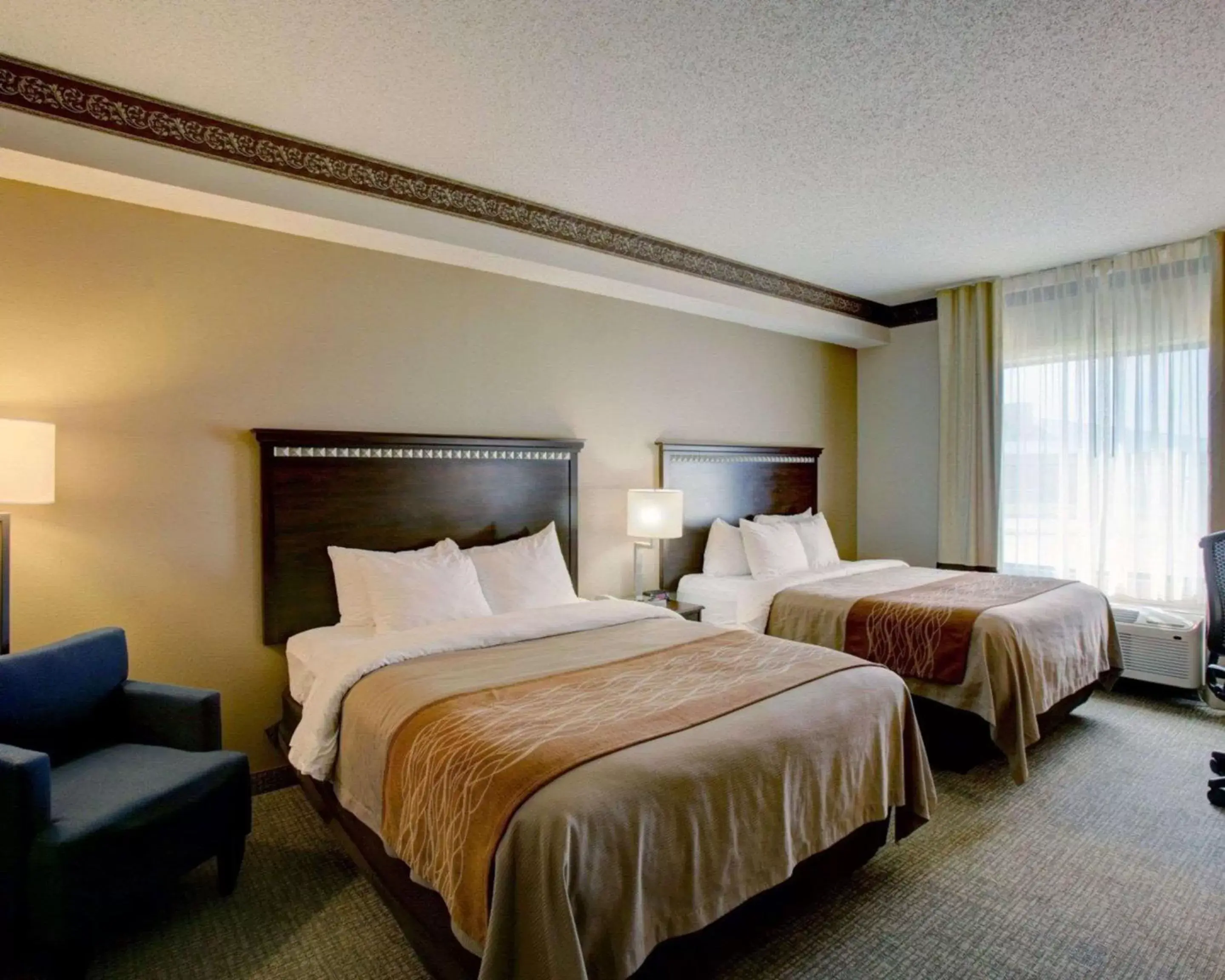 Photo of the whole room, Bed in Comfort Inn & Suites Seguin