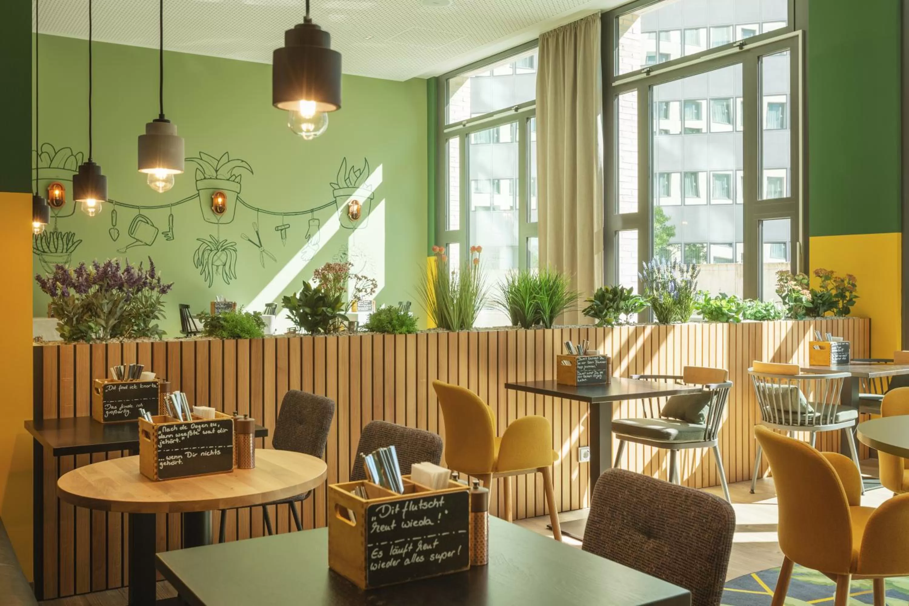 Restaurant/places to eat in Holiday Inn - the niu, Dwarf Berlin Schöneberg by IHG
