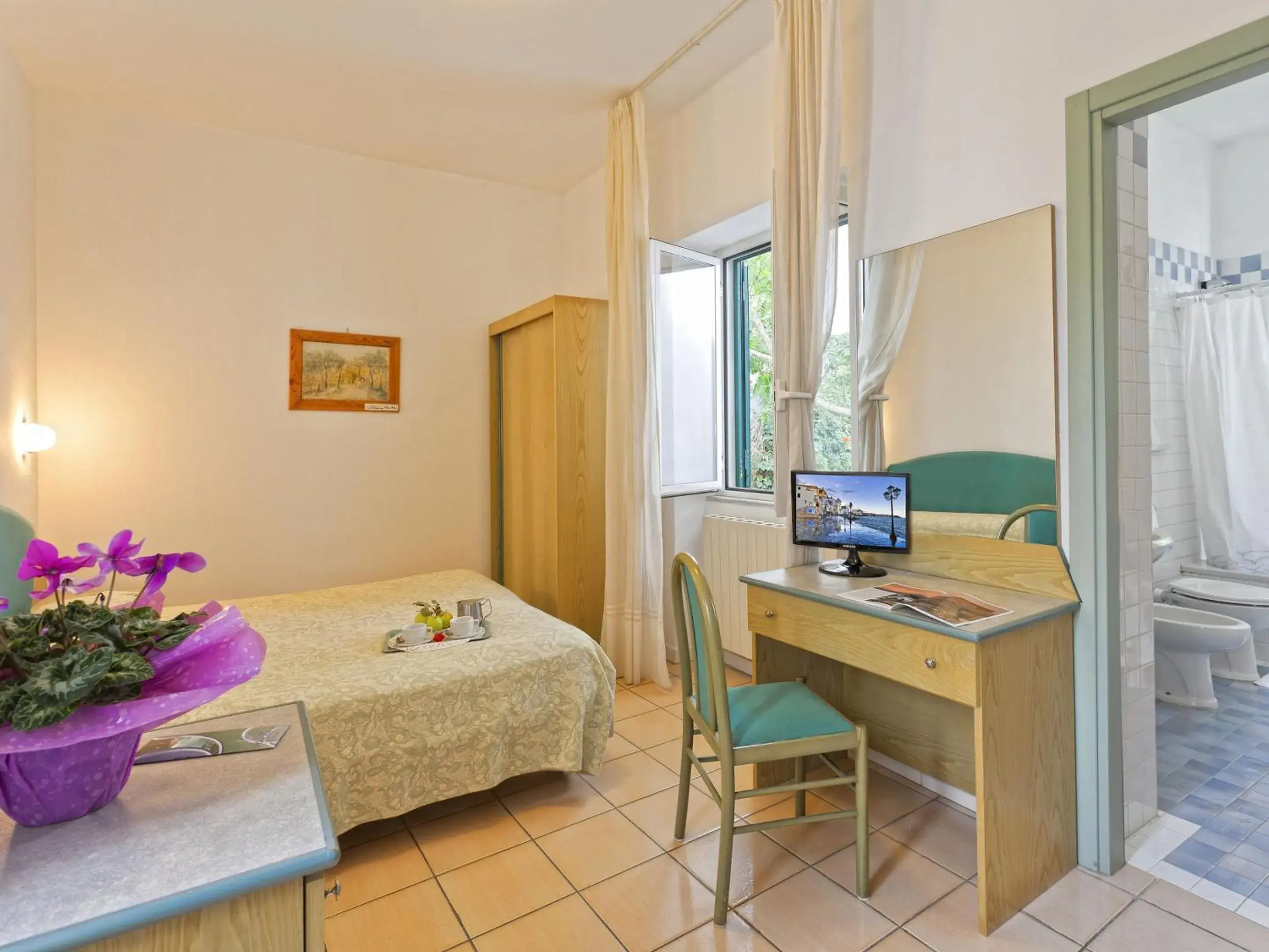 Bedroom, Bed in Hotel Vittoria