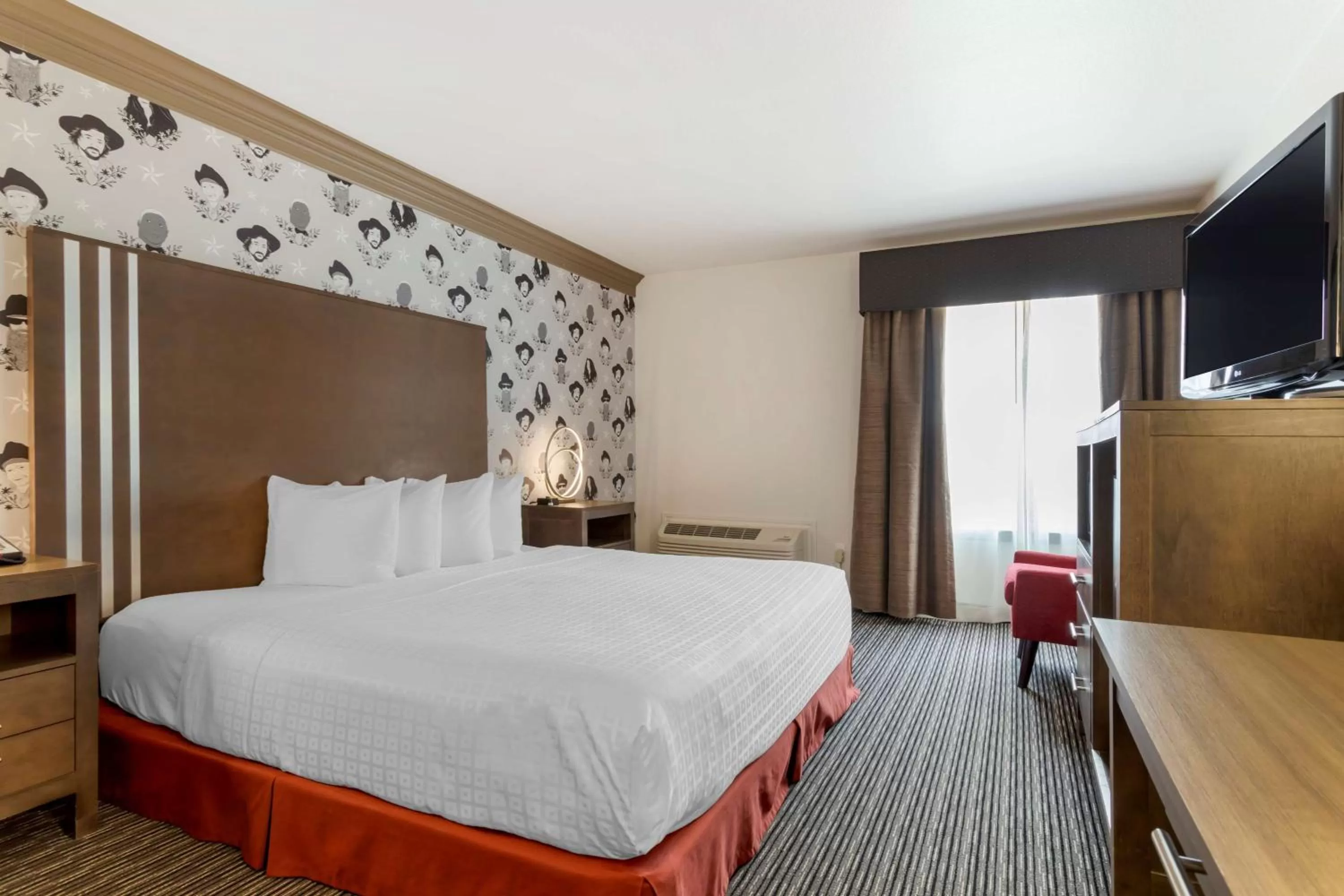 King Room with Roll-In Shower - Disability Access in Aiden by Best Western @ Austin City Hotel