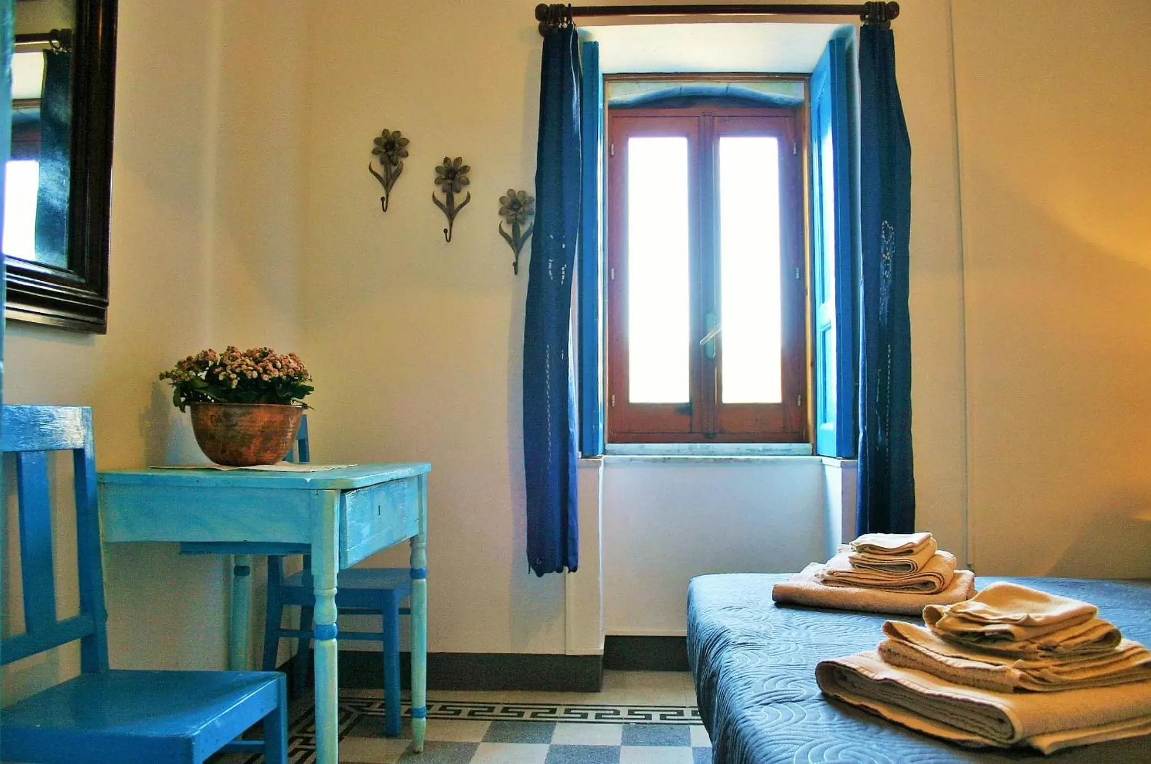 Bedroom, Dining Area in Vinciucci