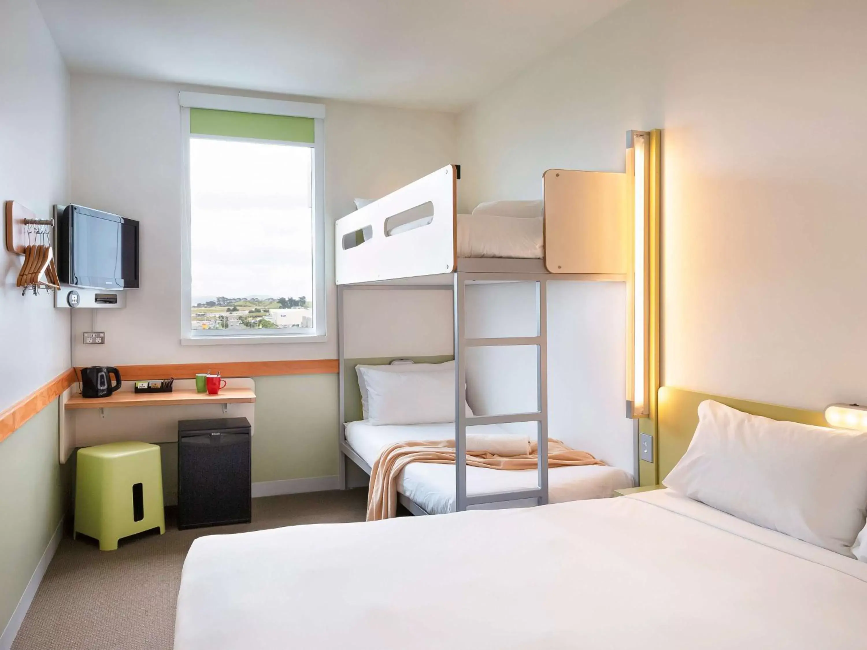 Photo of the whole room in ibis Budget Auckland Airport