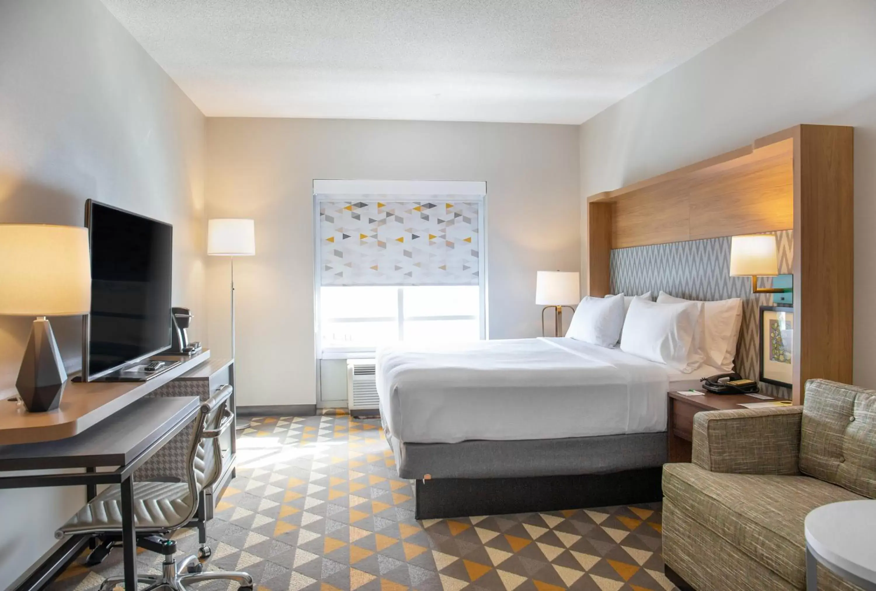 King Room - Disability Access With Roll In Shower - Non-Smoking in Holiday Inn Toledo - Maumee I-80/90, an IHG Hotel King Room - Disability Access With Roll In Shower - Non-Smoking in Holiday Inn Toledo - Maumee I-80/90, an IHG Hotel
