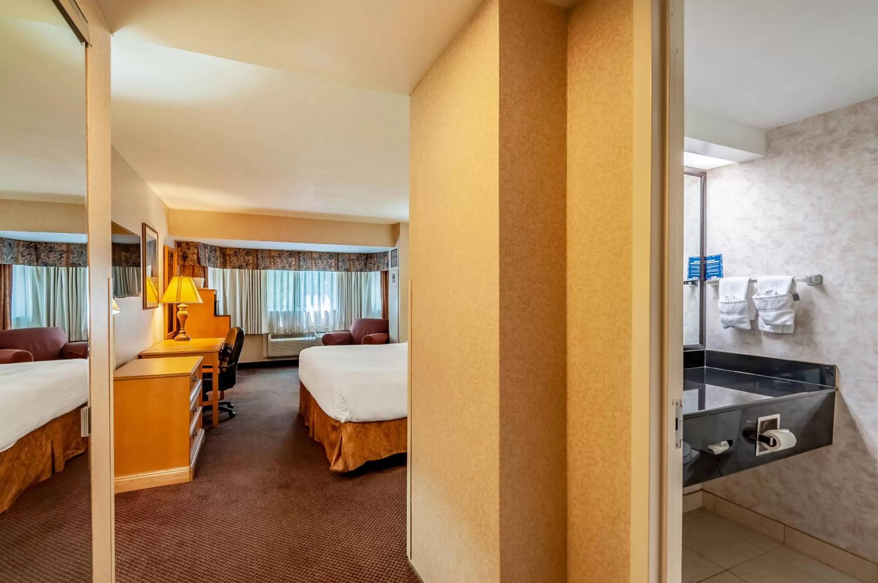 Bedroom in Red Lion Hotel Rosslyn Iwo Jima