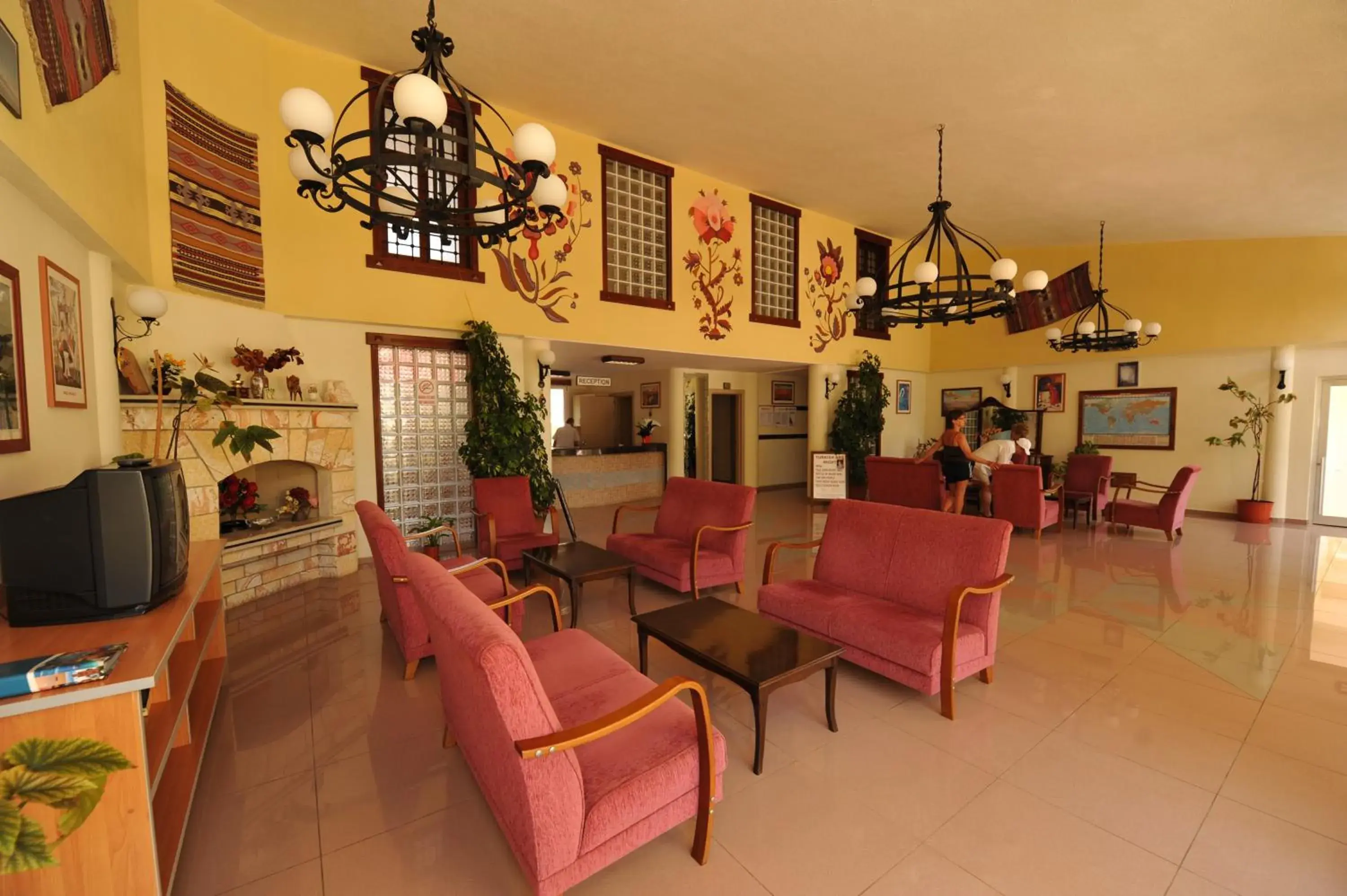 Communal lounge/ TV room in Mavruka Hotel
