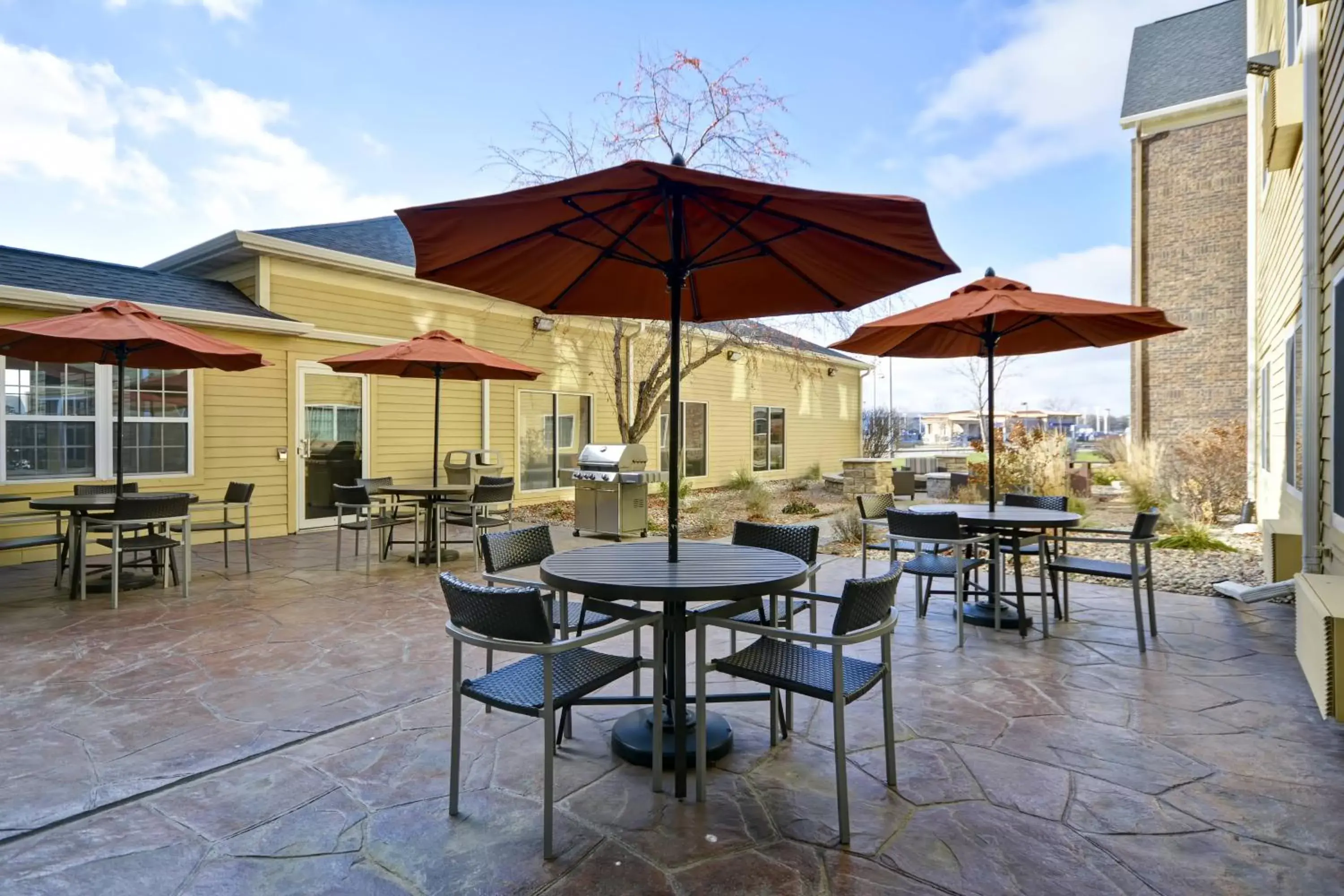 Property building in TownePlace Suites Sioux Falls