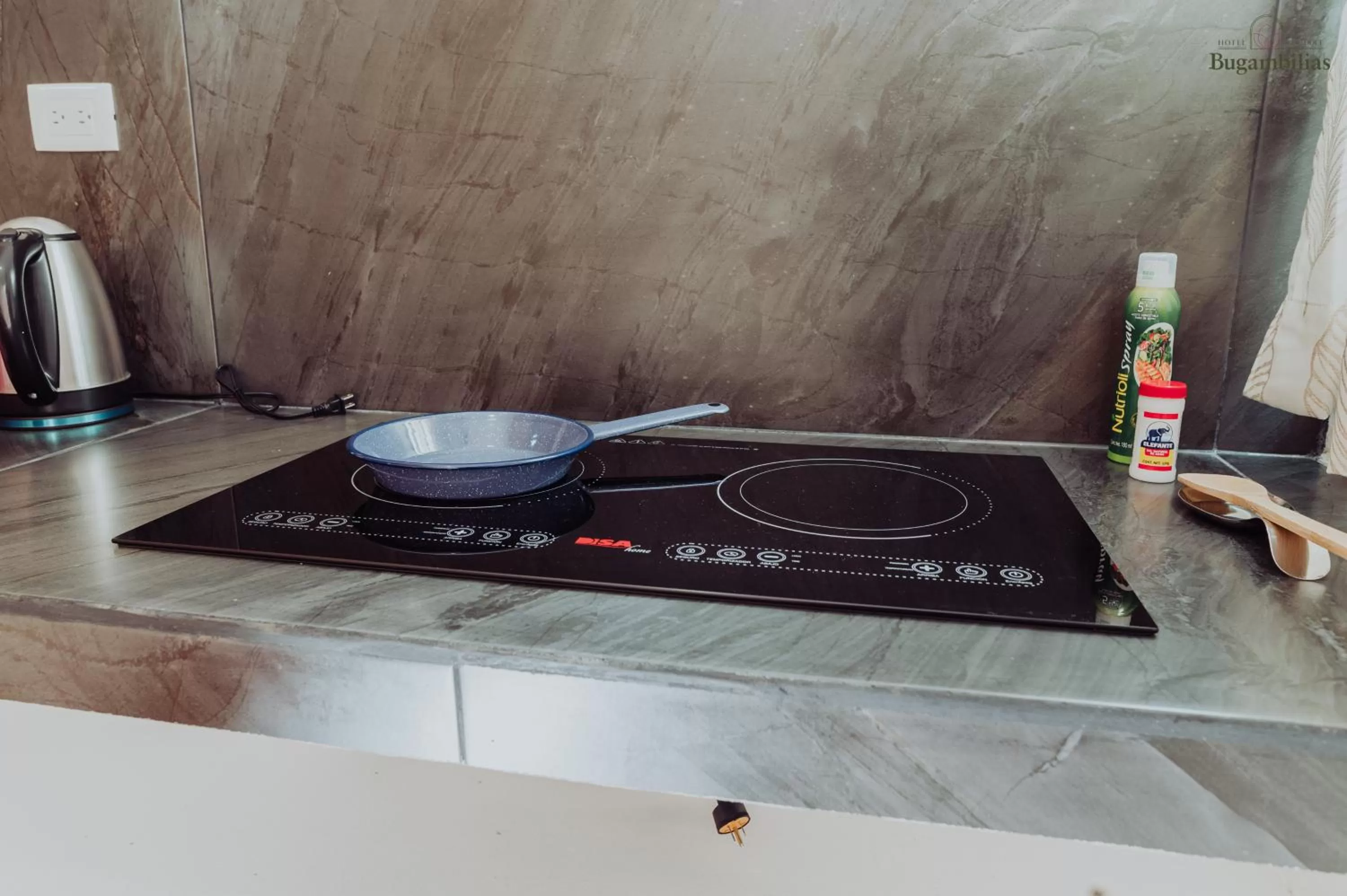 Kitchen or kitchenette, Bathroom in Hotel Boutique Bugambilias