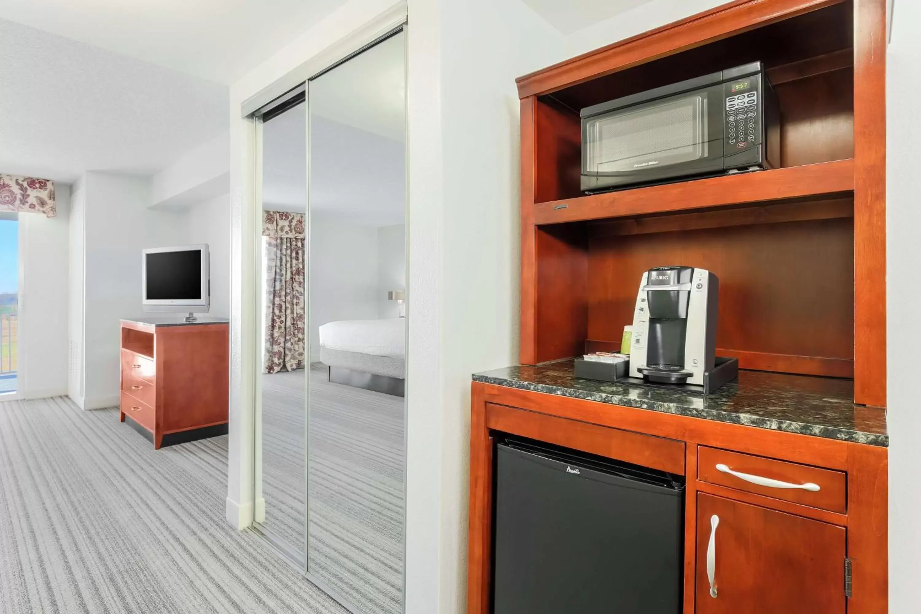 Bedroom, Kitchen/Kitchenette in Hilton Garden Inn Roanoke Rapids / Carolina Crossroads