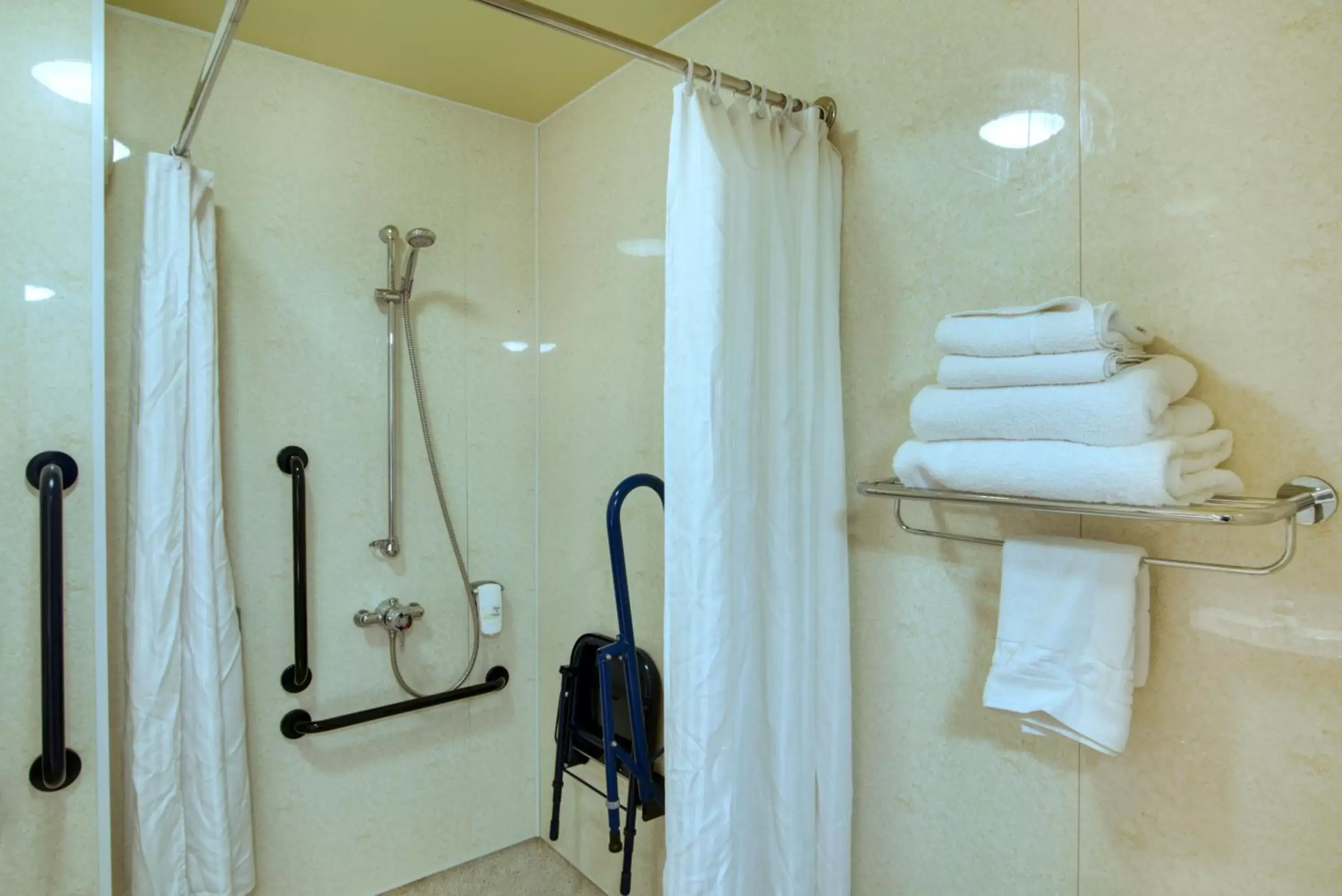 Facility for disabled guests, Bathroom in Queen of the Loch, Balloch by Marston's Inns