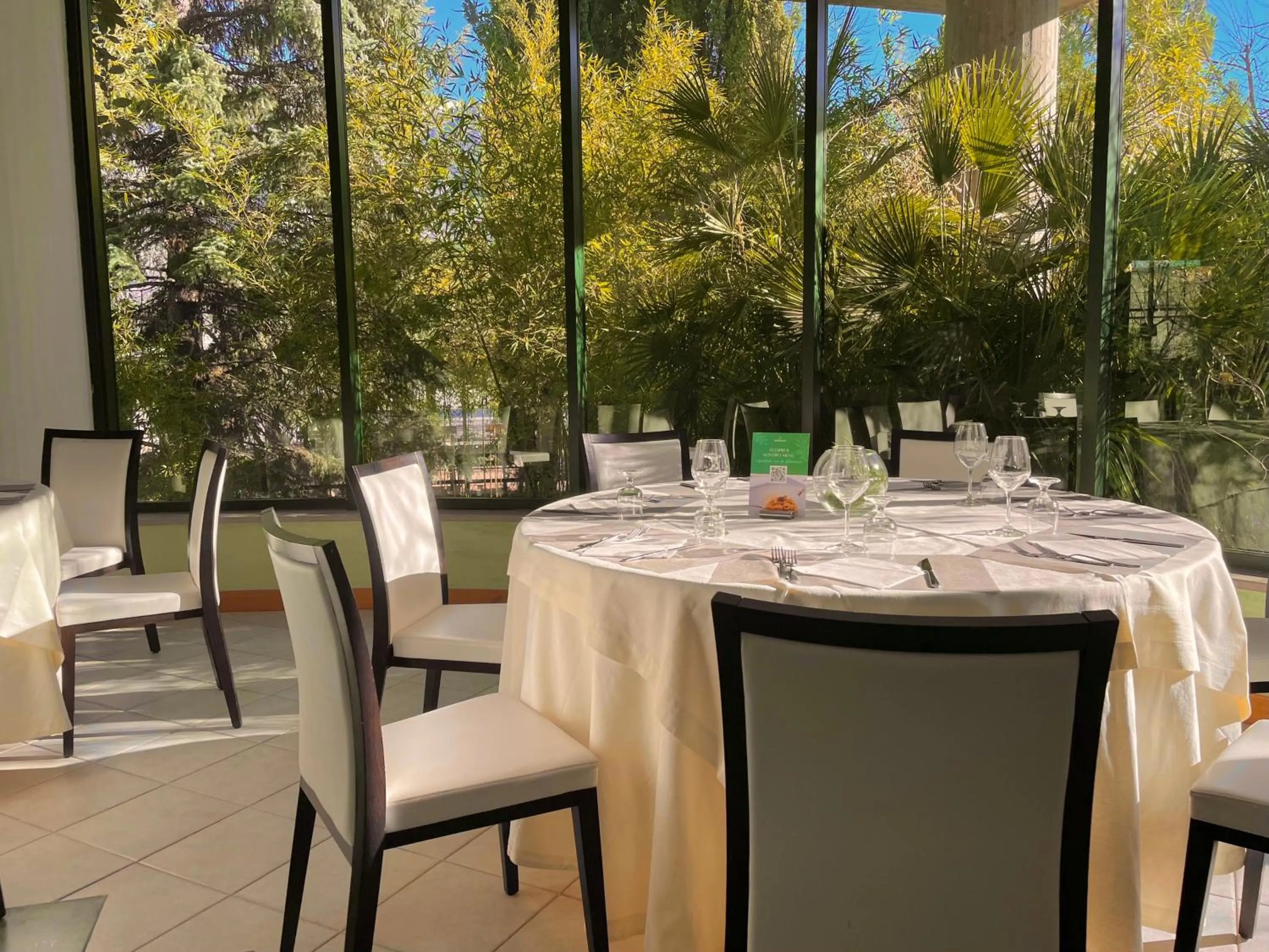 Restaurant/places to eat in Hotel Santacroce Meeting