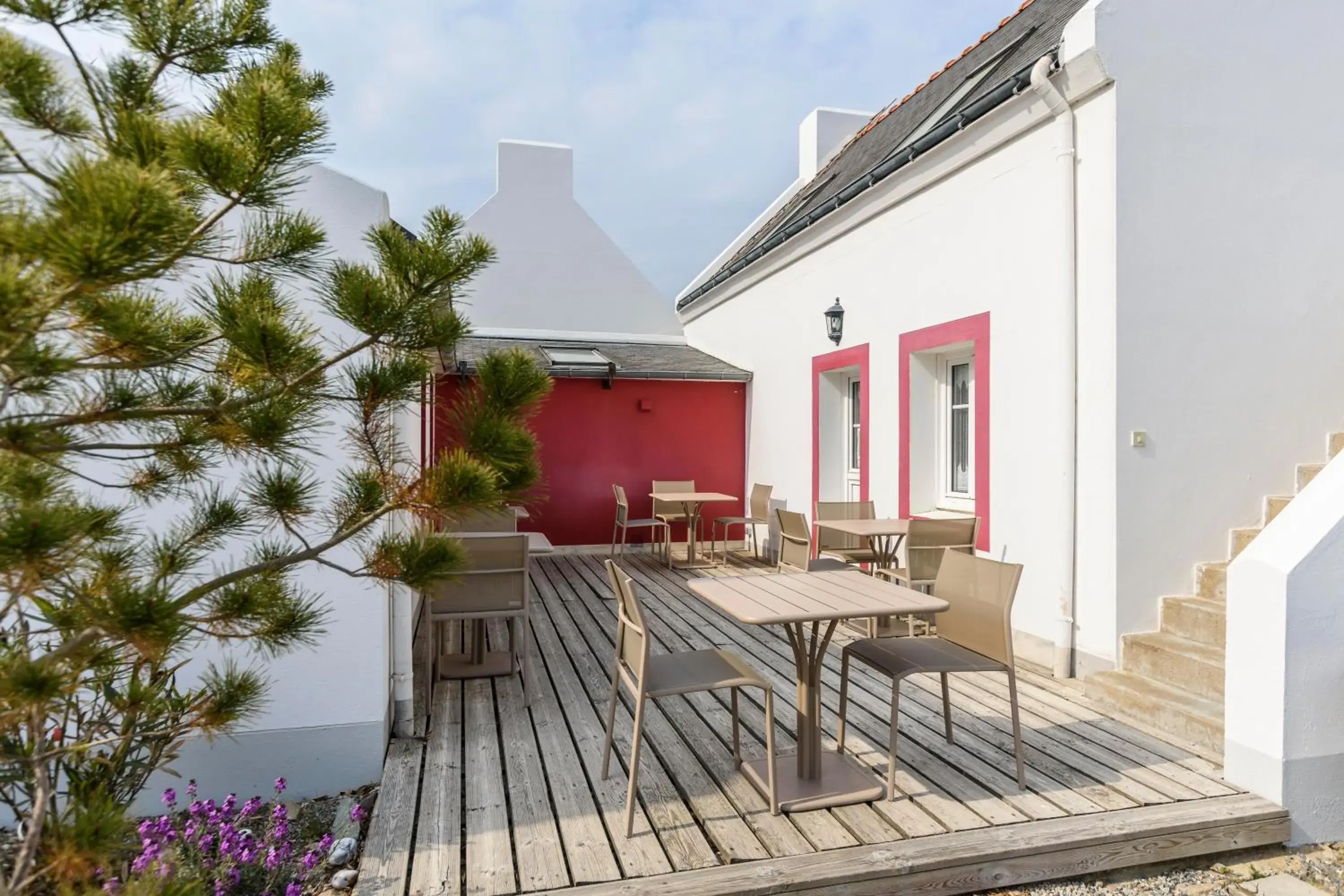 Patio in Hotel Le Clos Fleuri