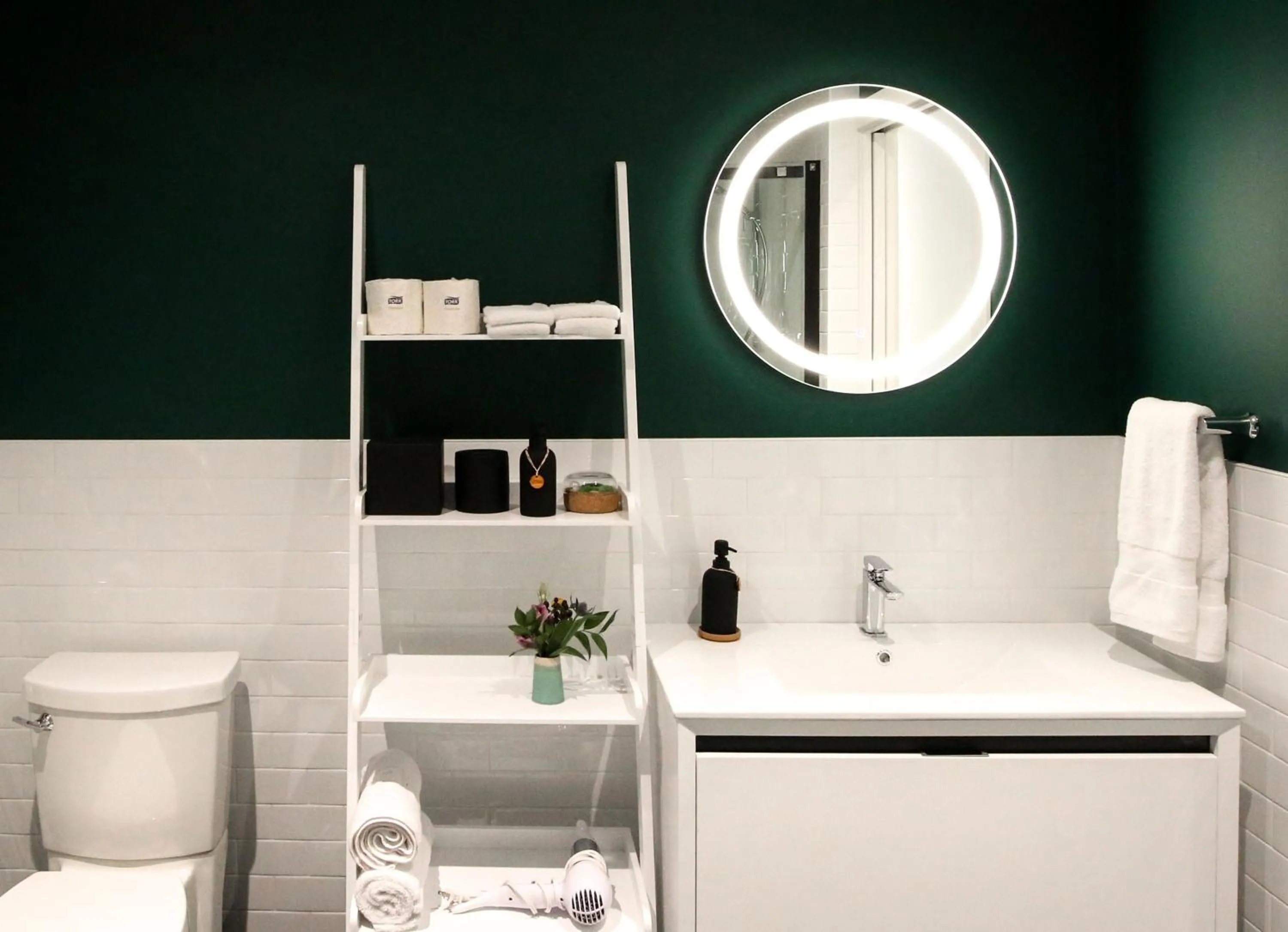 Toilet in Pluvio restaurant and rooms