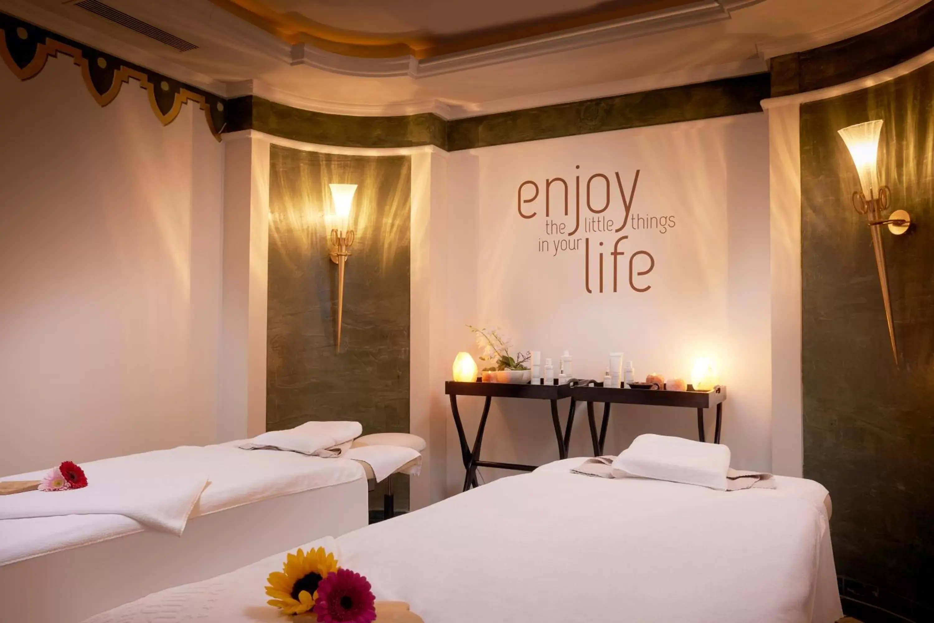 Massage, Bed in Relais&Châteaux Spa-Hotel Jagdhof