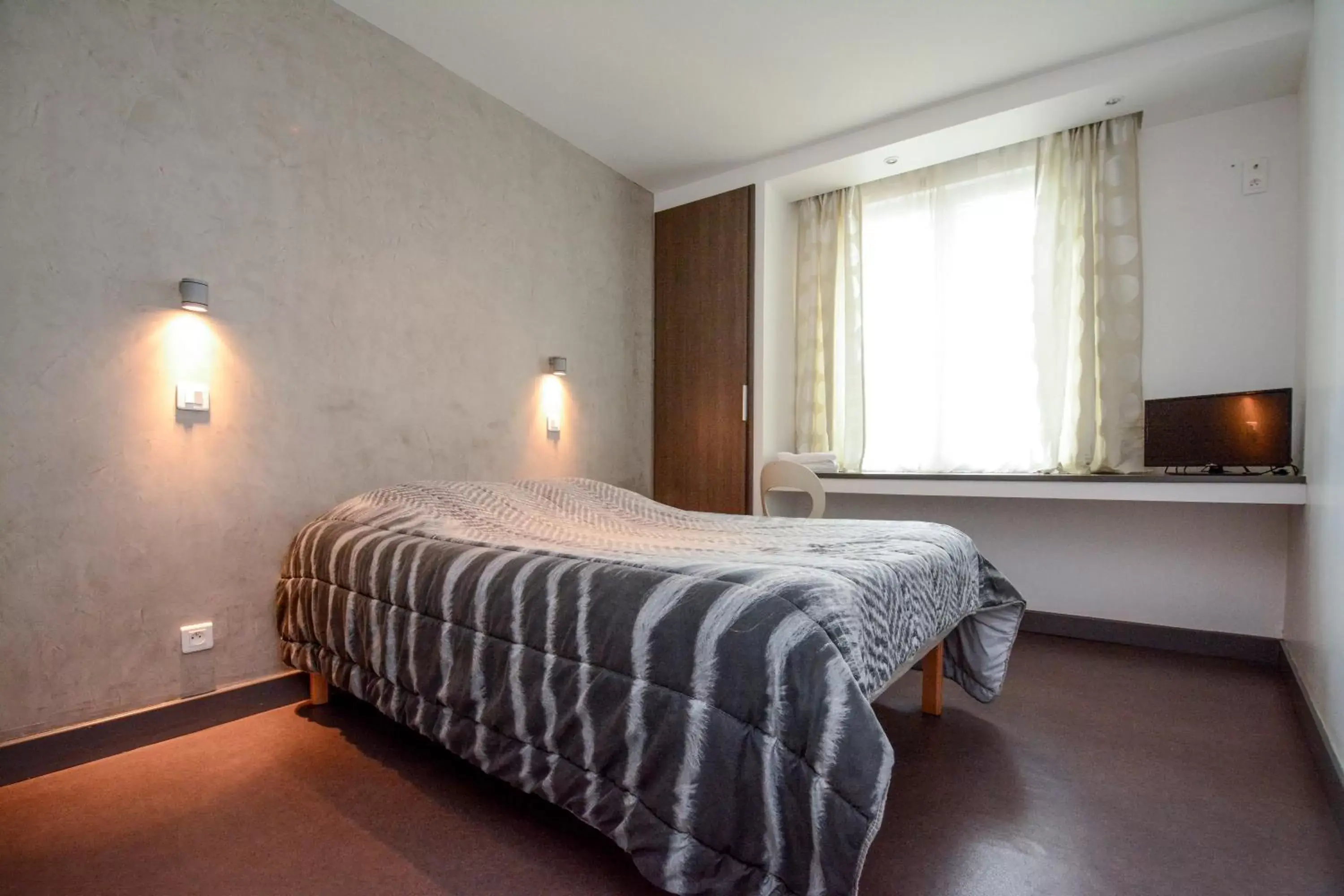 Bedroom, Bed in HOTEL DE LA POMME D'OR