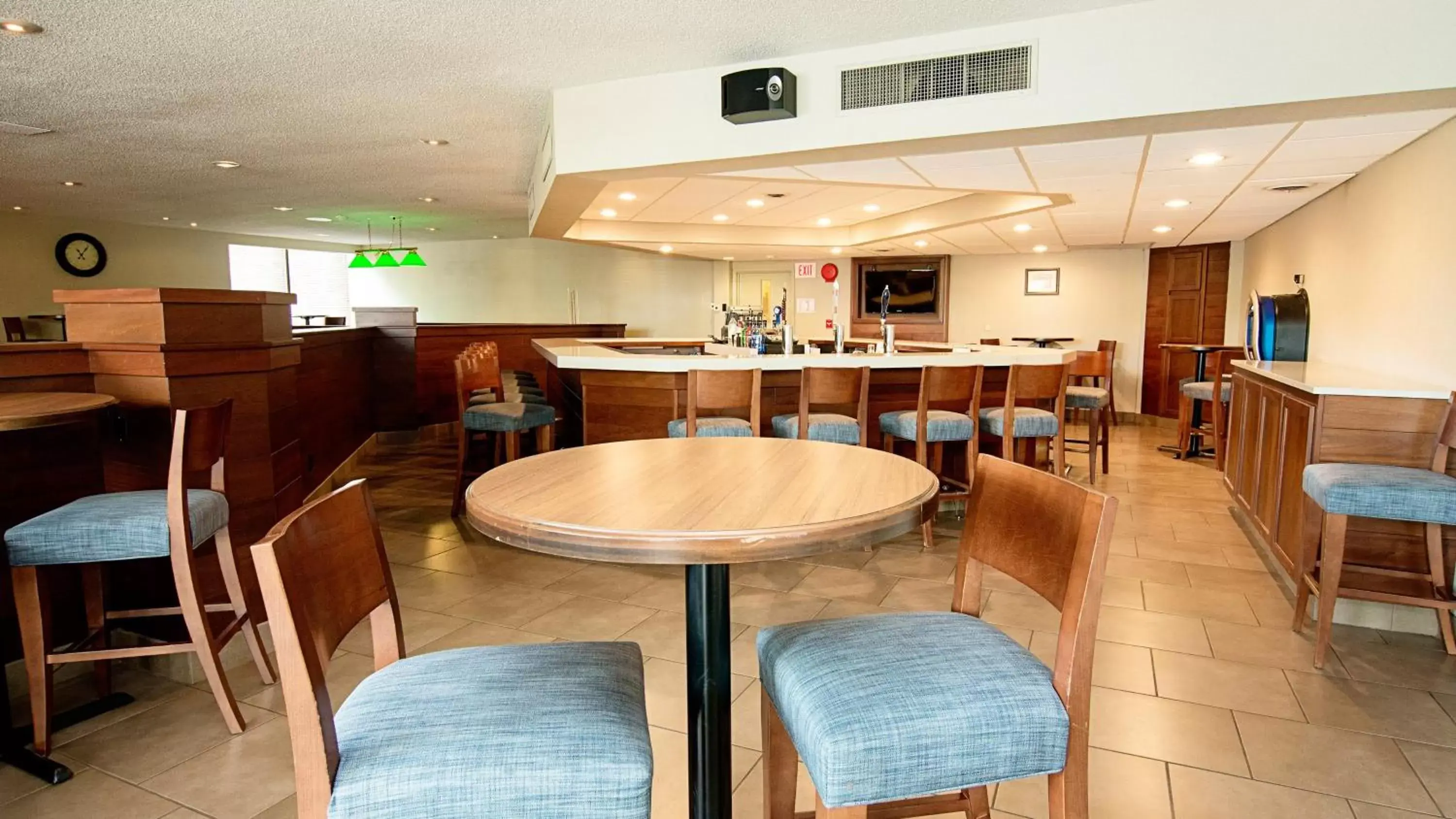 Lounge or bar, Restaurant/Places to Eat in Clarion Inn