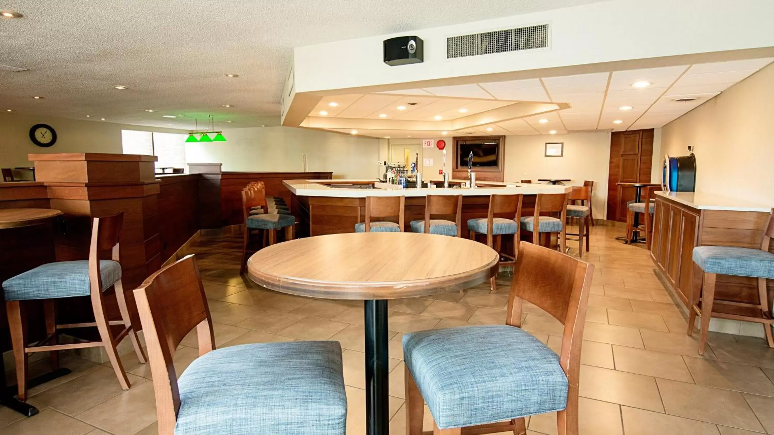 Lounge or bar in Clarion Inn Elmira-Horseheads Lounge or bar in Clarion Inn Elmira-Horseheads