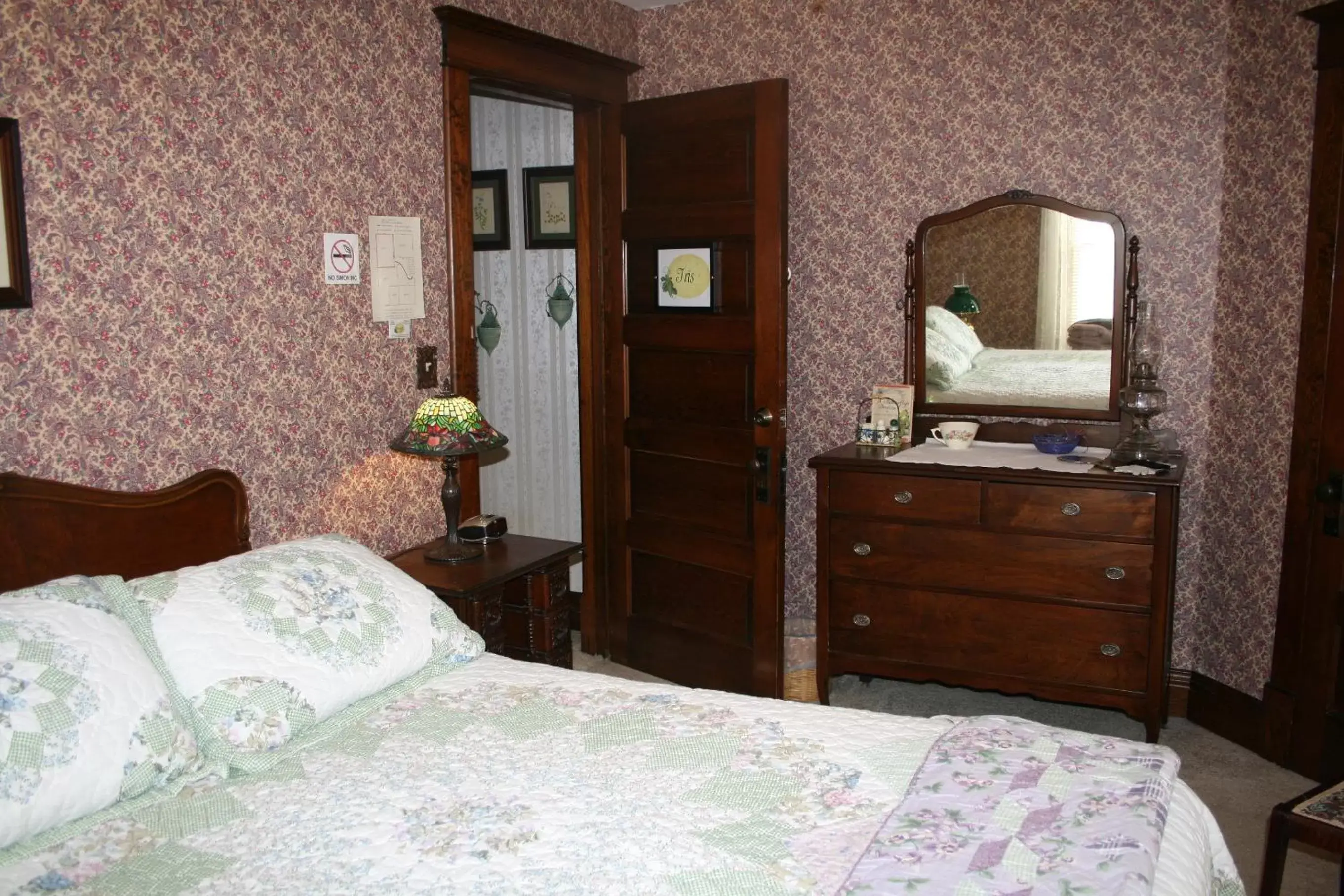 Standard Queen Room in Serendipity Bed and Breakfast