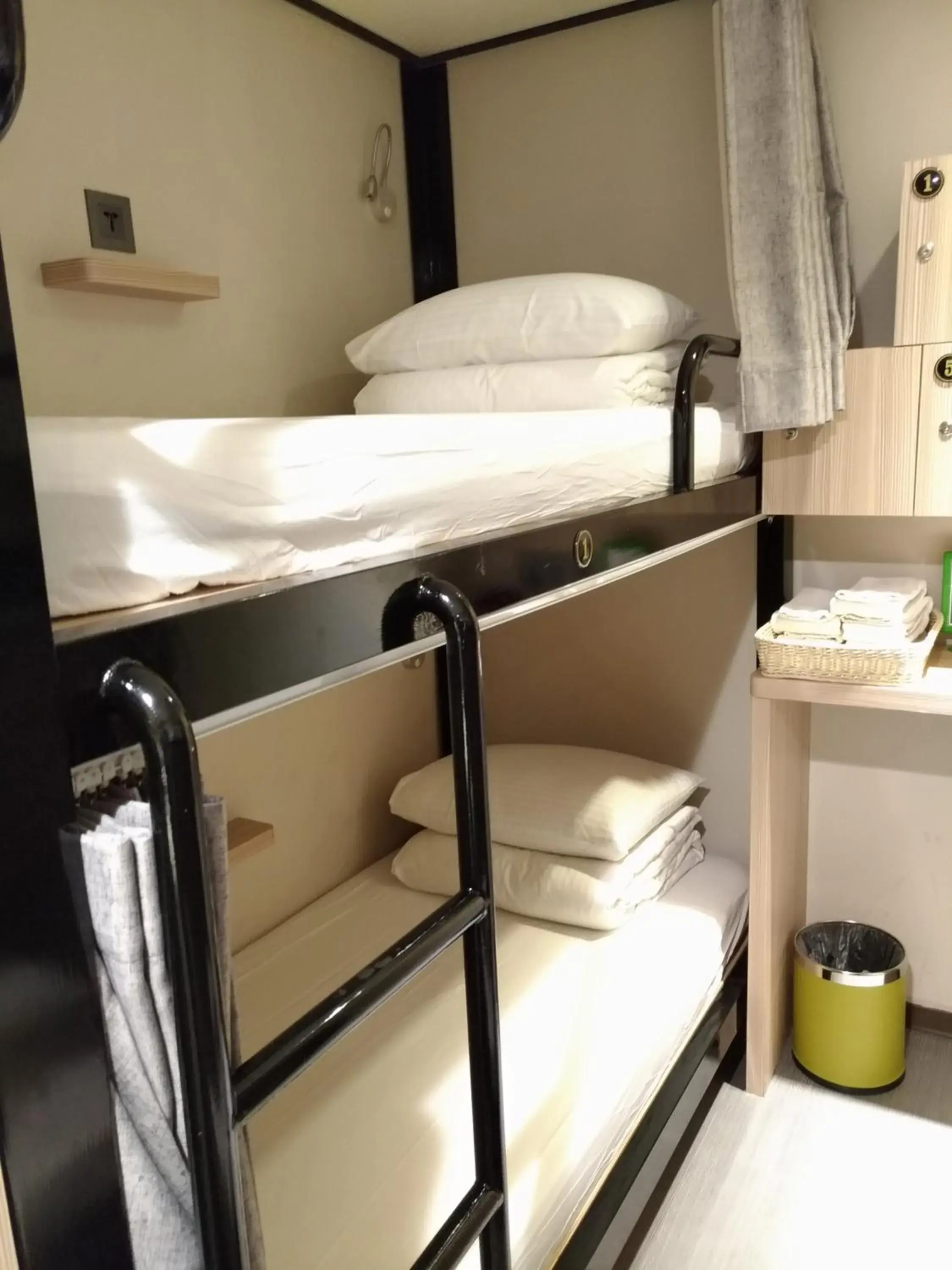 bunk bed, Bed in Energy Inn