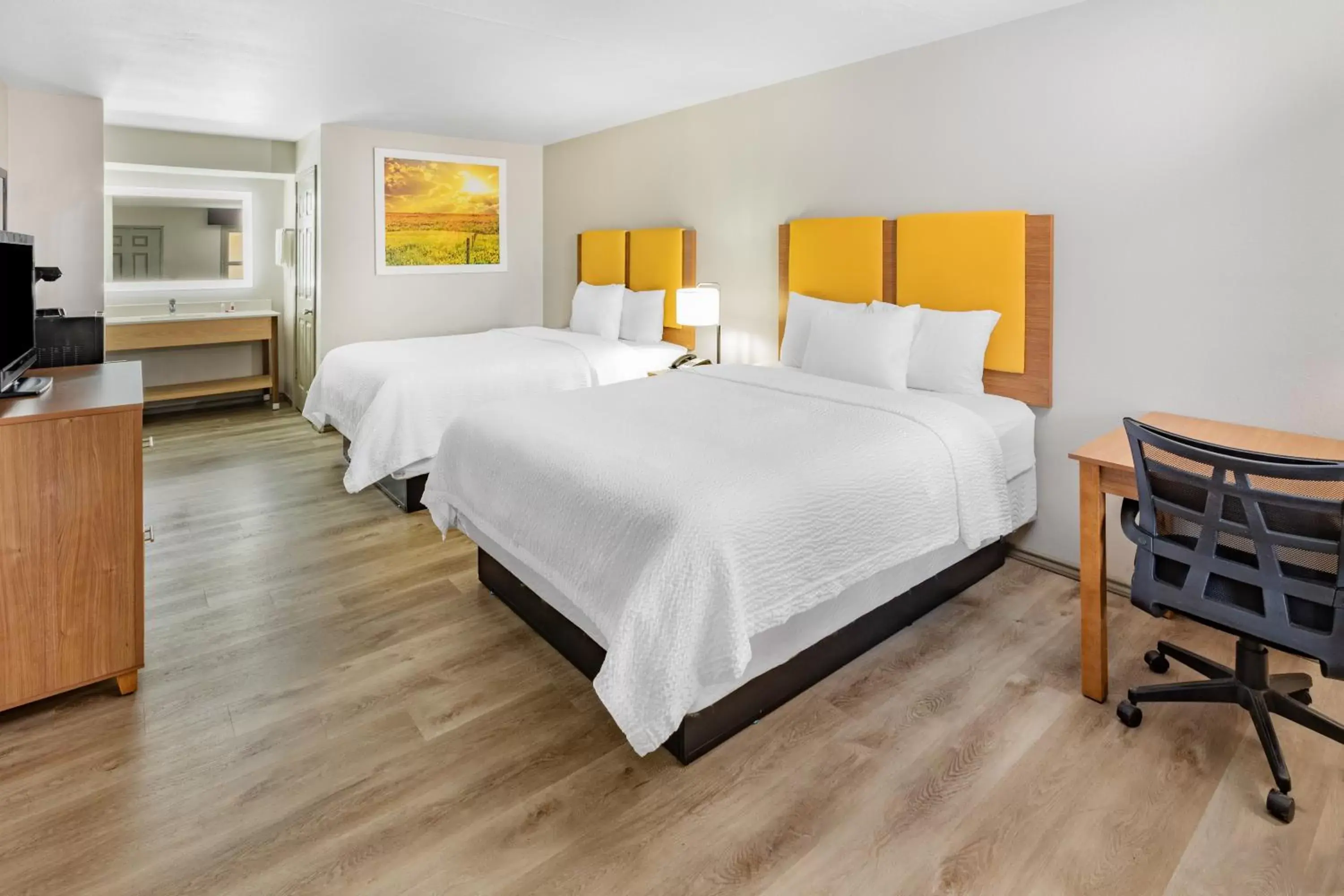 Bedroom, Bed in Days Inn & Suites by Wyndham Huntsville