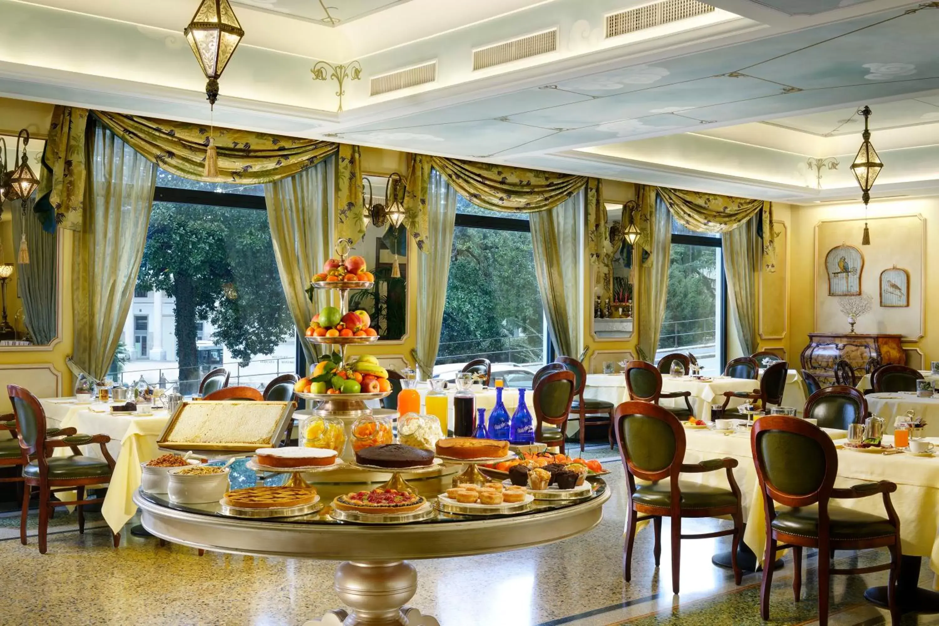 American breakfast in Grand Hotel Savoia