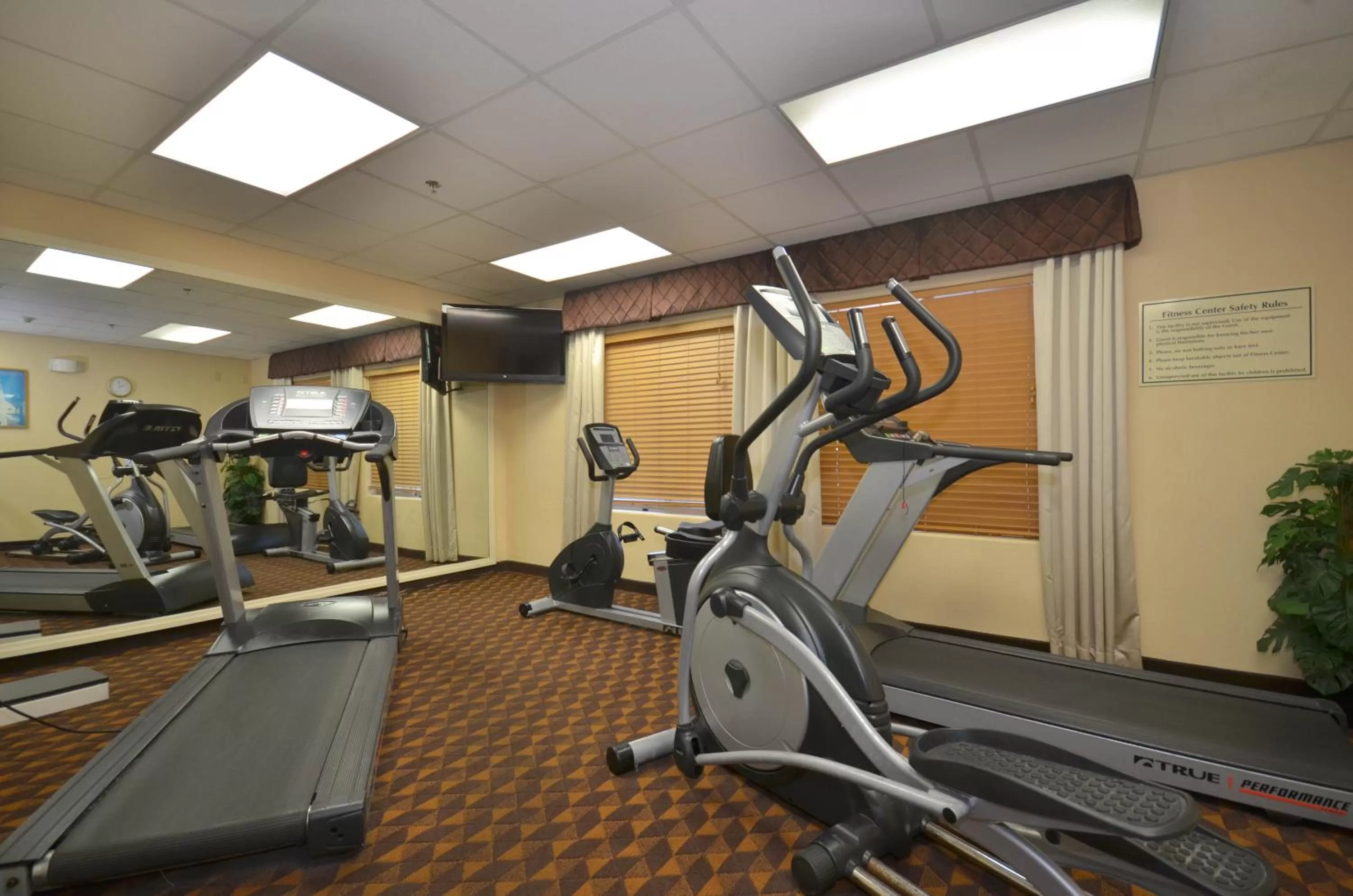 Fitness centre/facilities in Holiday Inn Express Las Vegas-Nellis by IHG