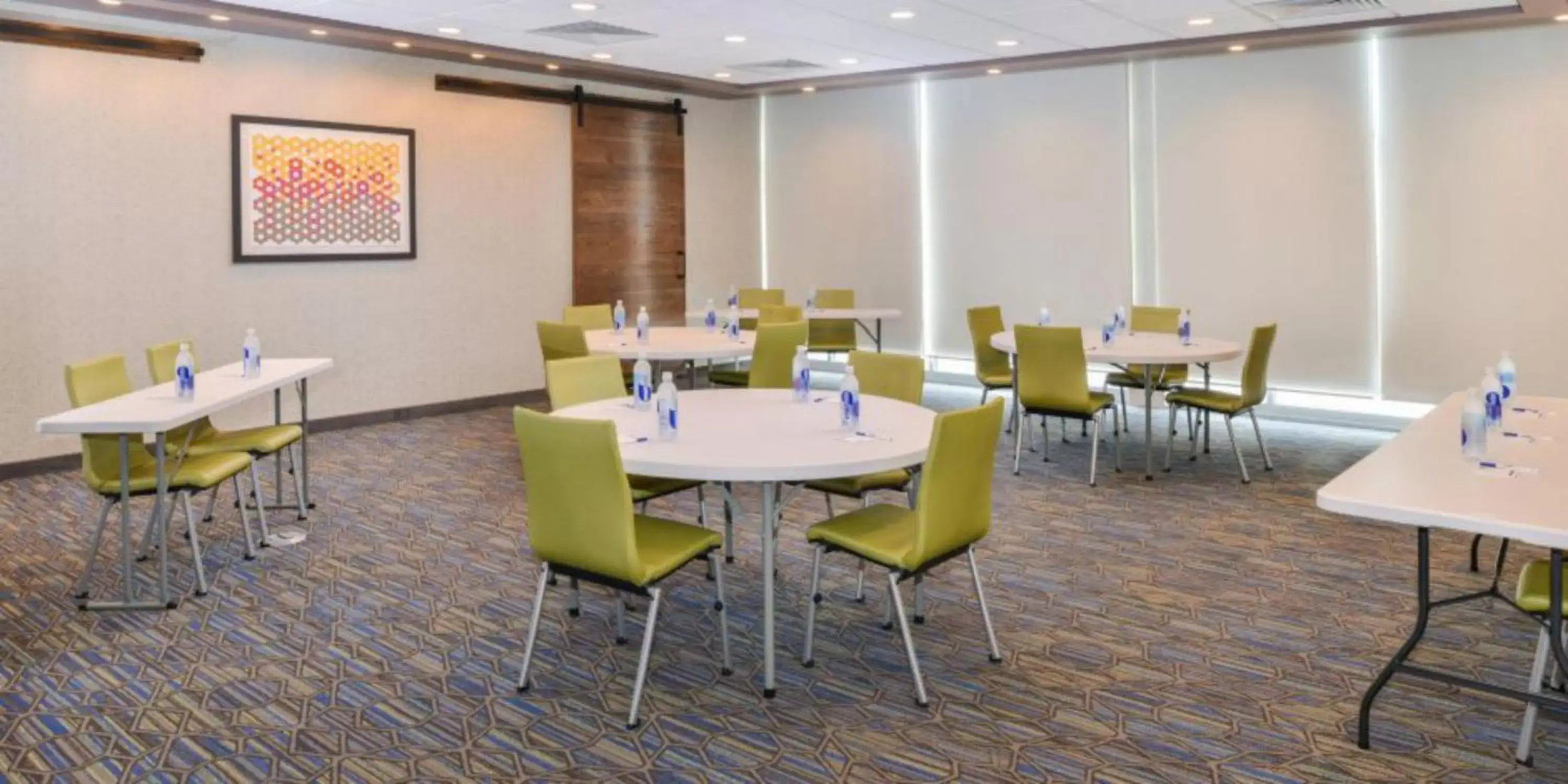 Meeting/conference room, Restaurant/Places to Eat in Holiday Inn Express - Alliance, an IHG Hotel