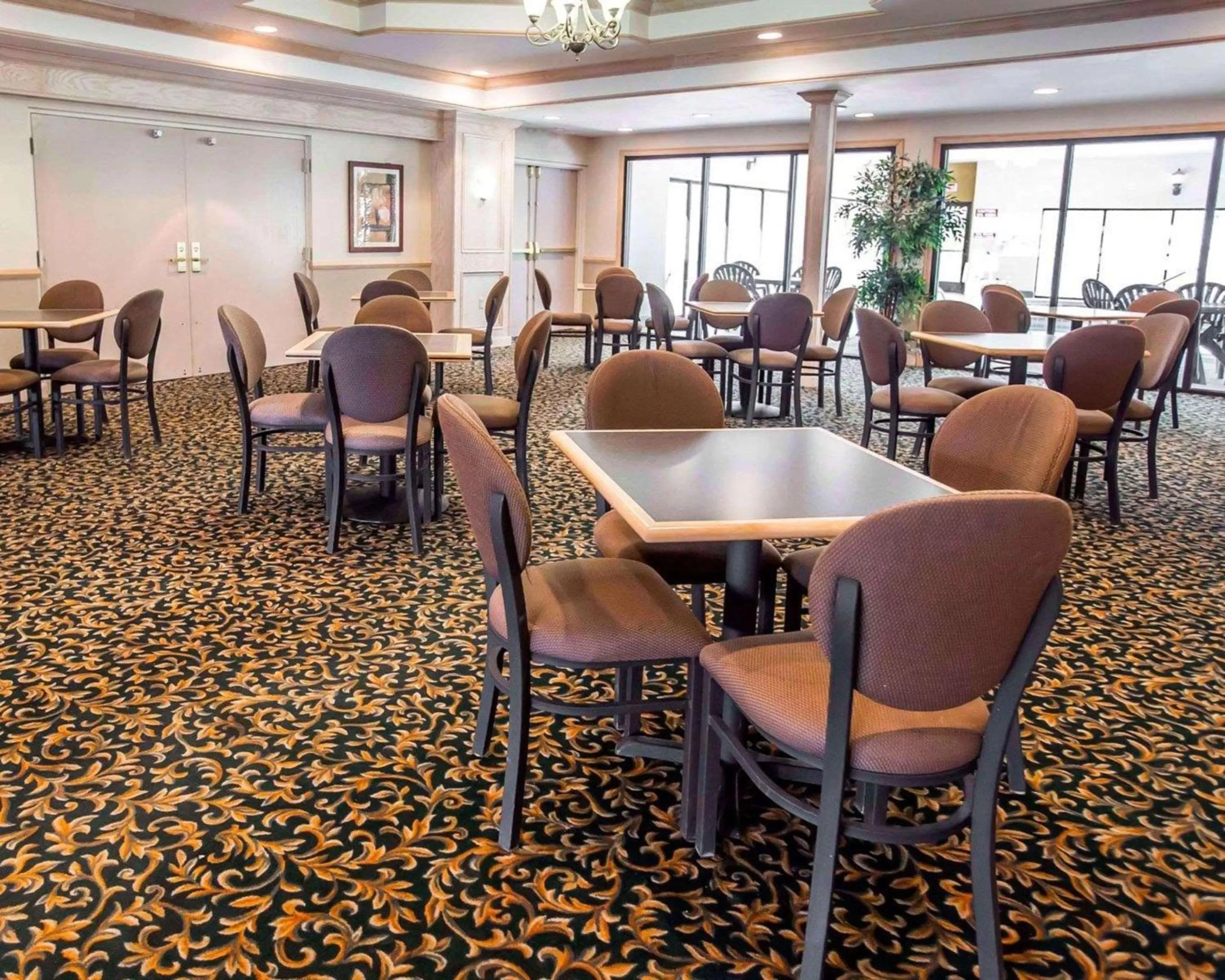 Restaurant/places to eat in Comfort Suites University Area Notre Dame-South Bend