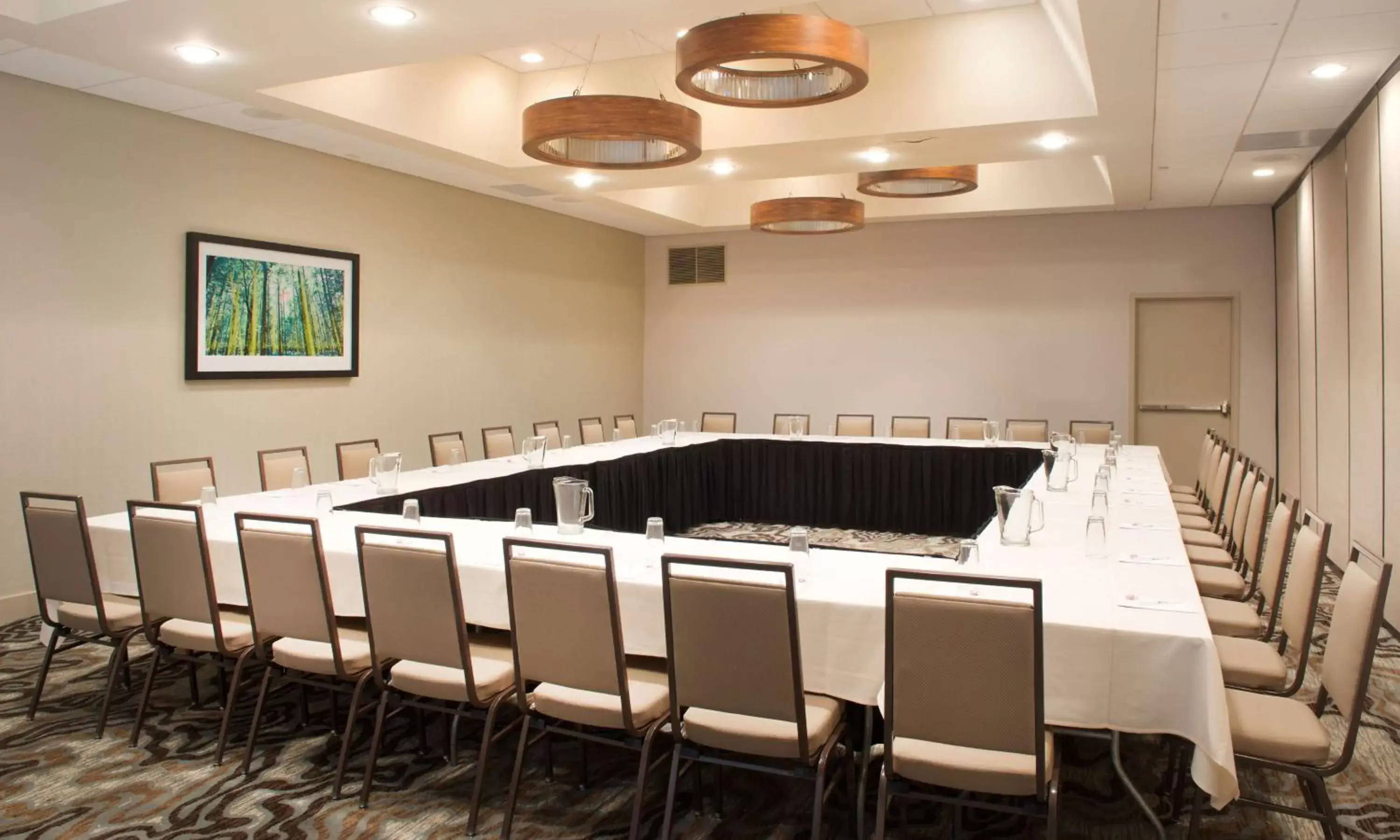 Meeting/conference room in Embassy Suites by Hilton Cincinnati Northeast - Blue Ash