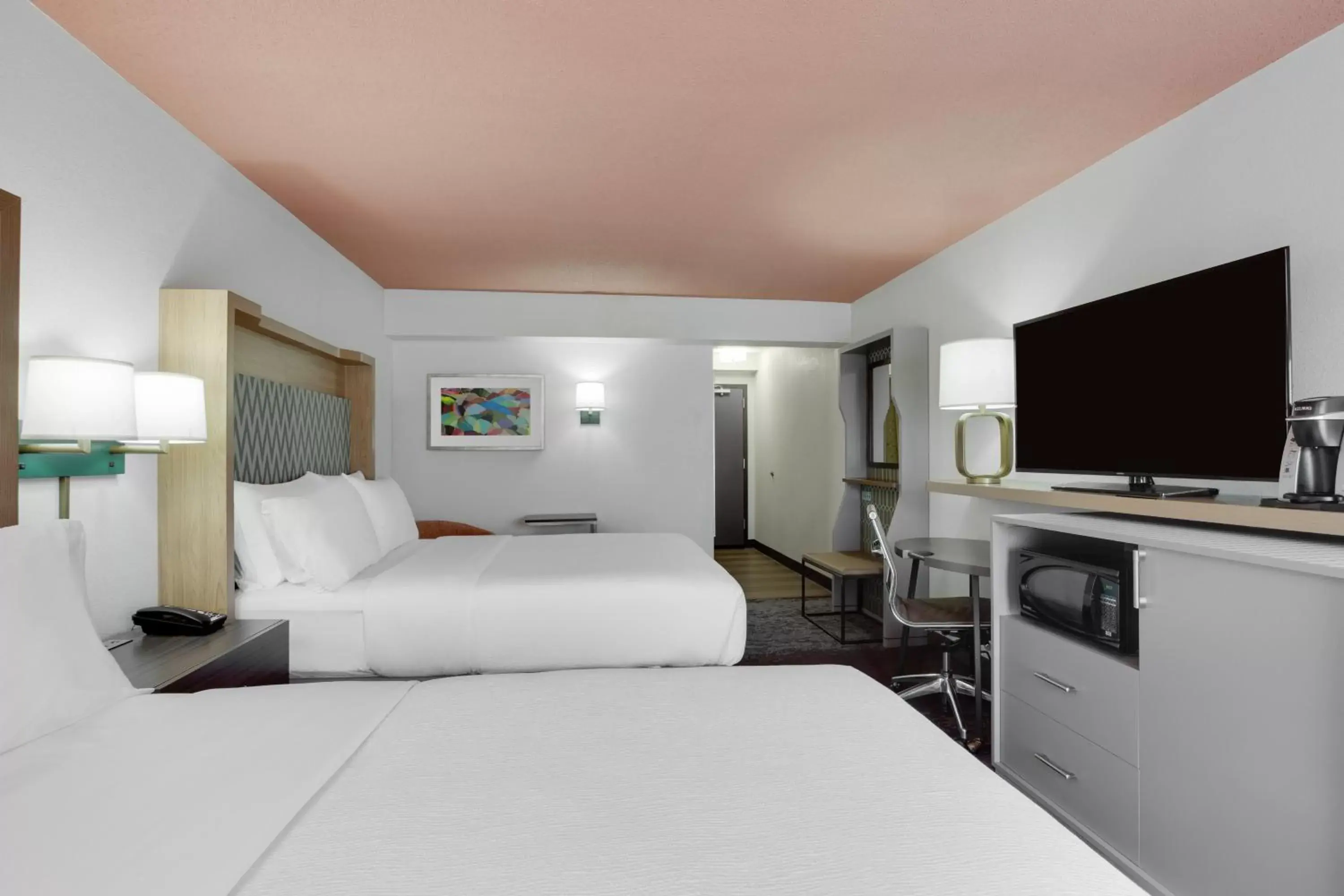 Photo of the whole room, Bed in Holiday Inn Roanoke Airport - Conference CTR, an IHG Hotel