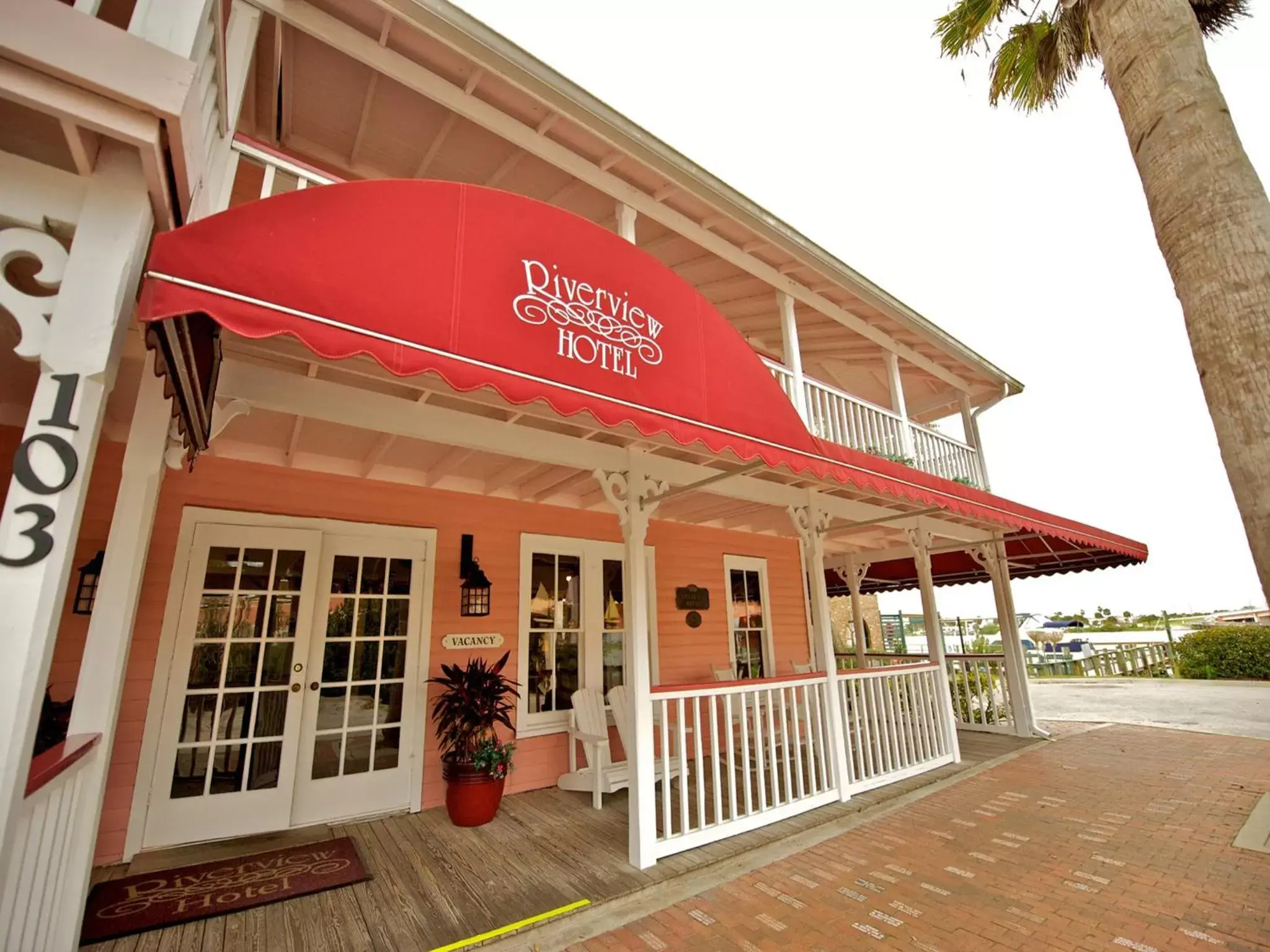 Facade/entrance, Property Building in The Riverview Hotel - New Smyrna Beach