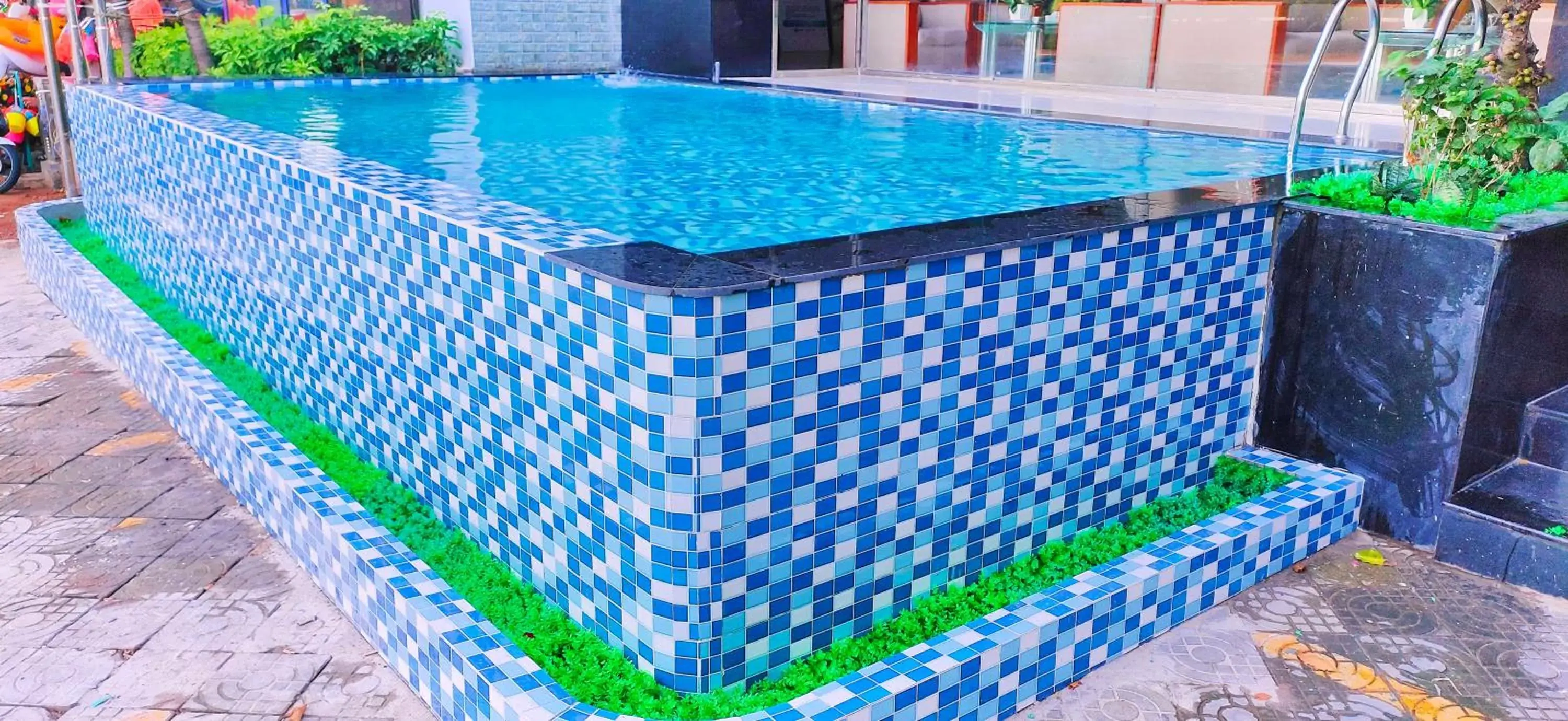 Swimming Pool in Kieu Anh Hotel