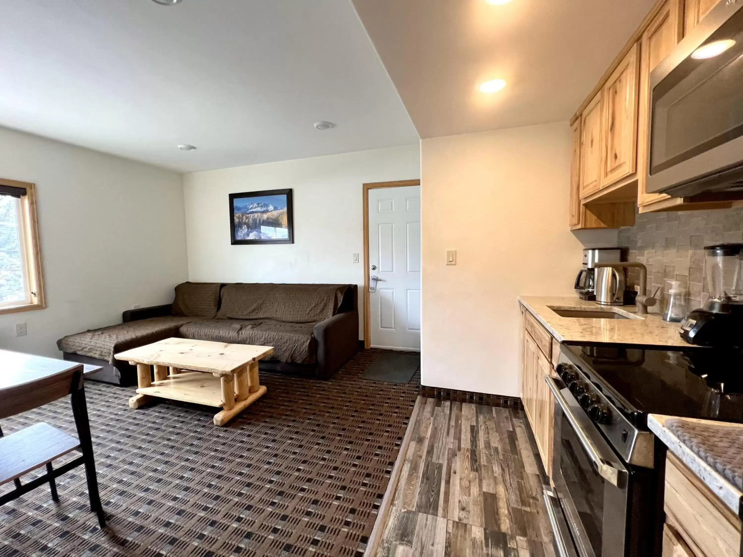 Living room, Kitchen/Kitchenette in Nordic Lodge