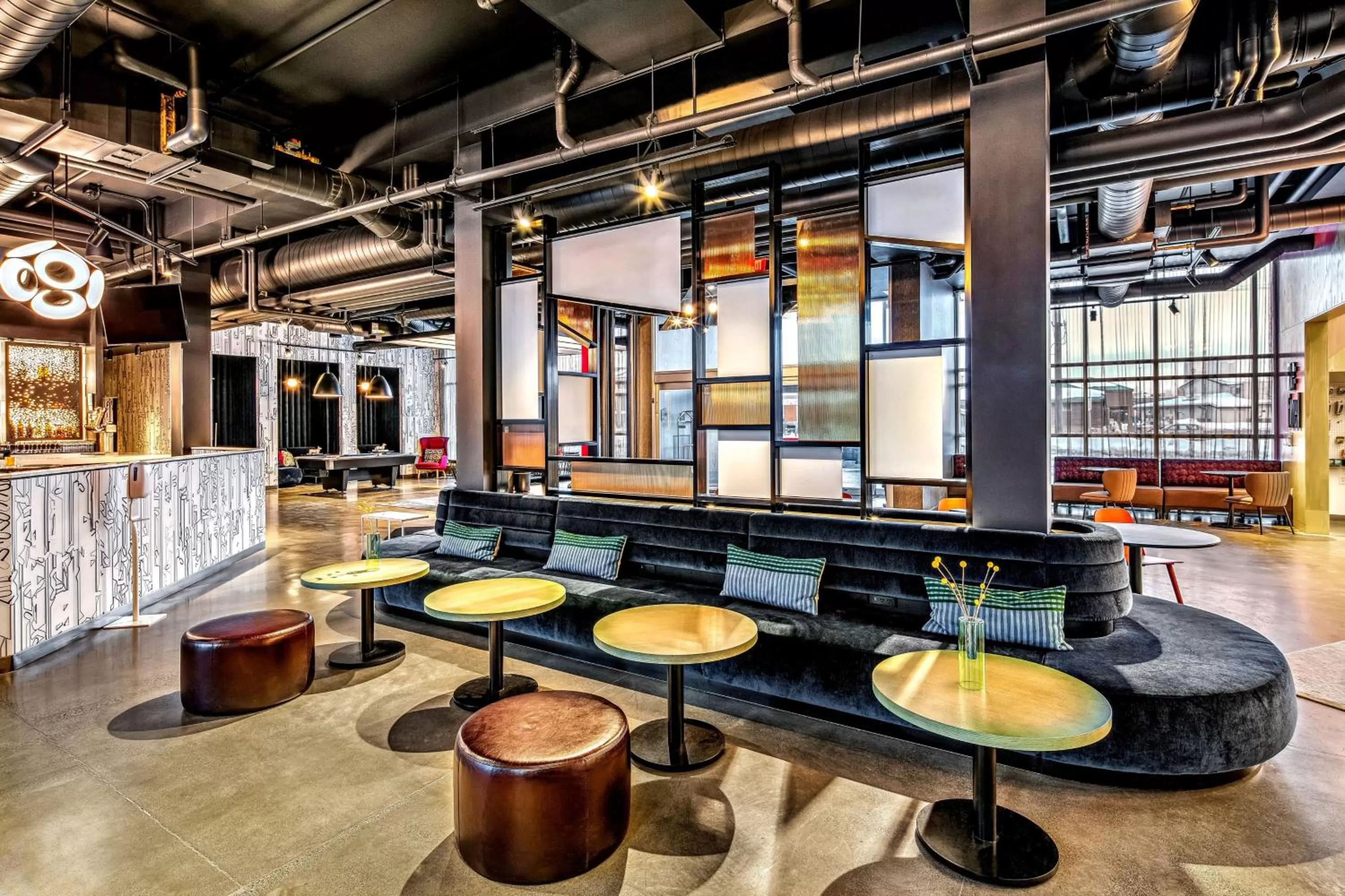 Lounge or bar in Aloft Anchorage