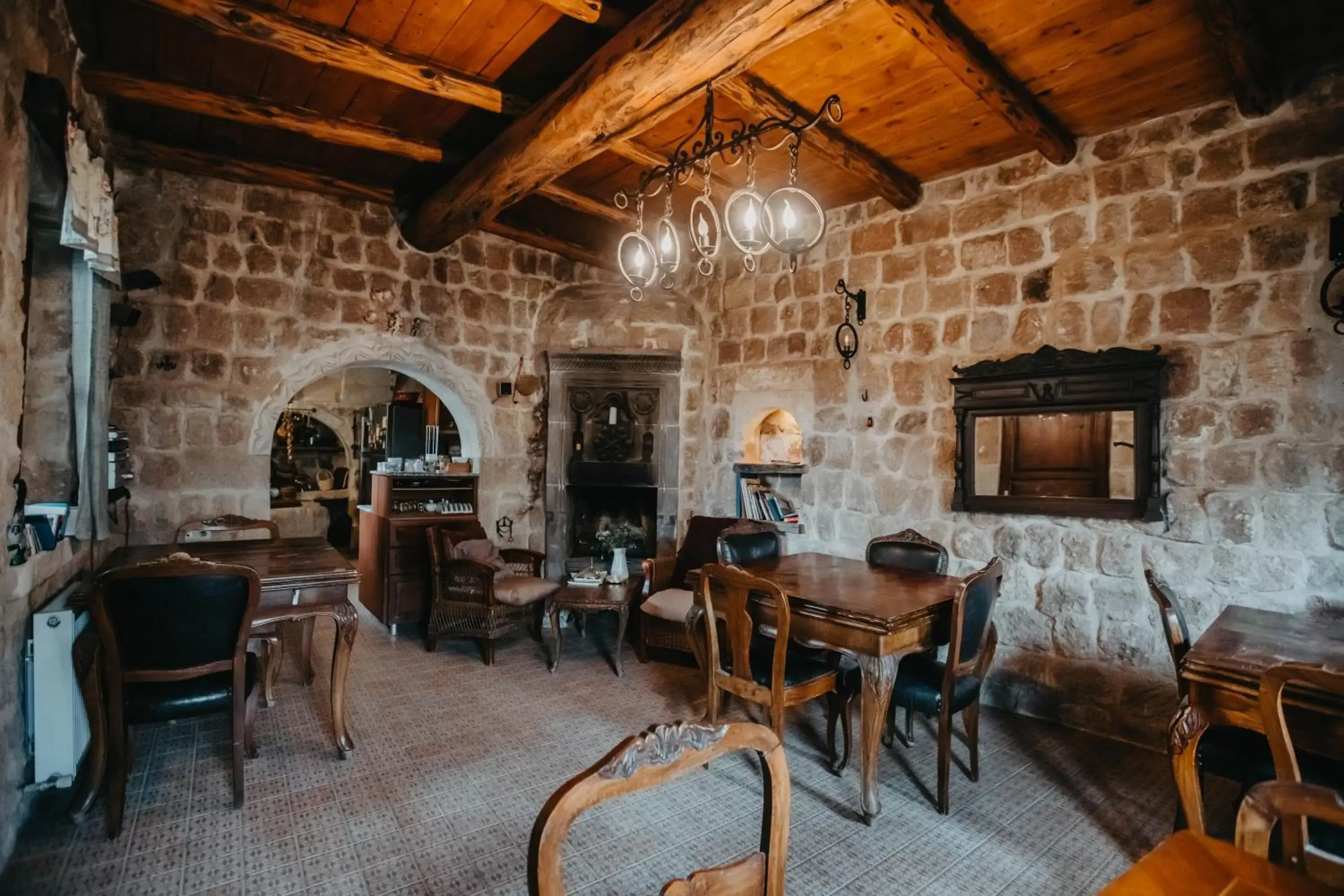 Restaurant/Places to Eat in Melekler Evi Cave Hotel