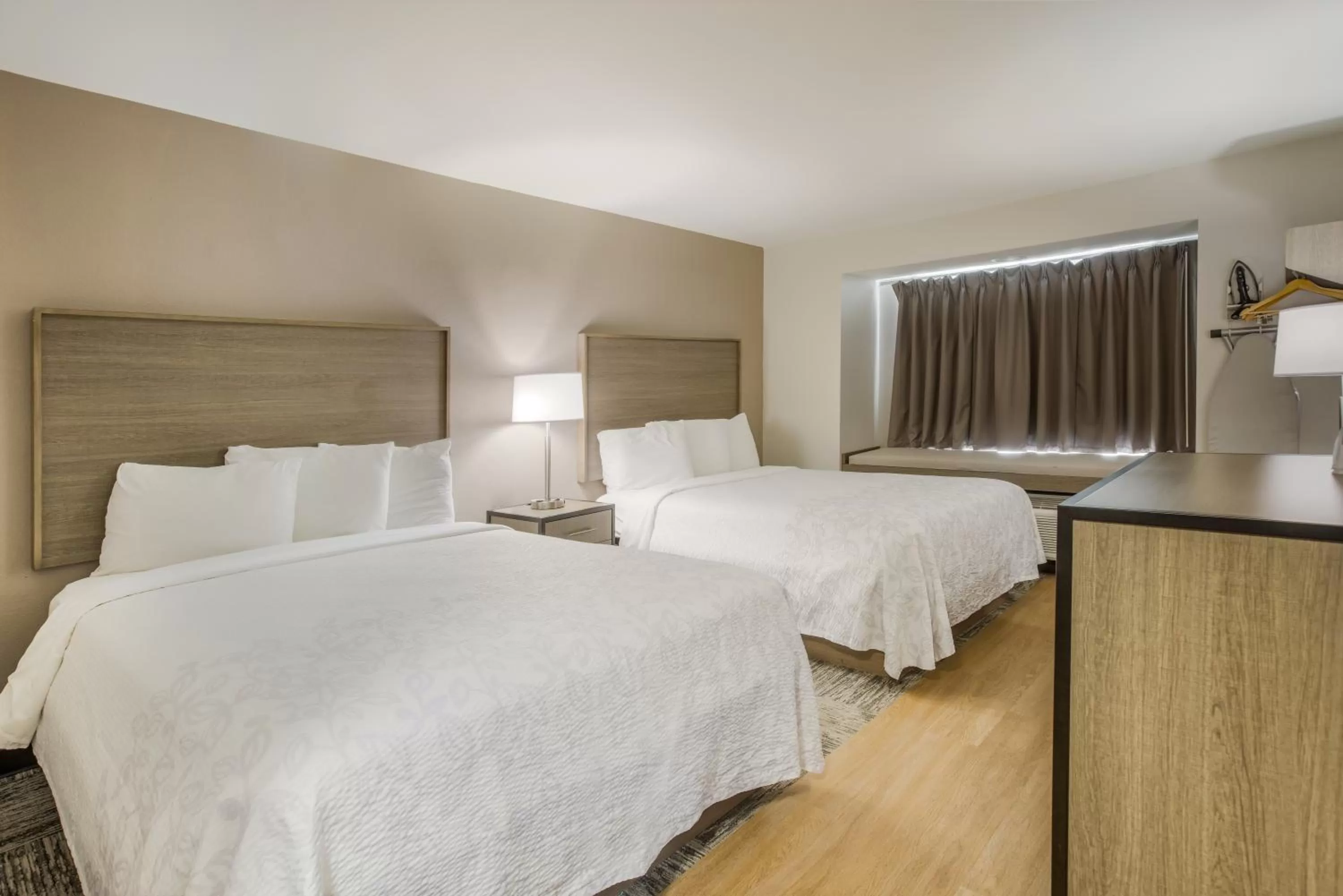 Photo of the whole room, Bed in Red Roof Inn PLUS+ & Suites Savannah – I-95