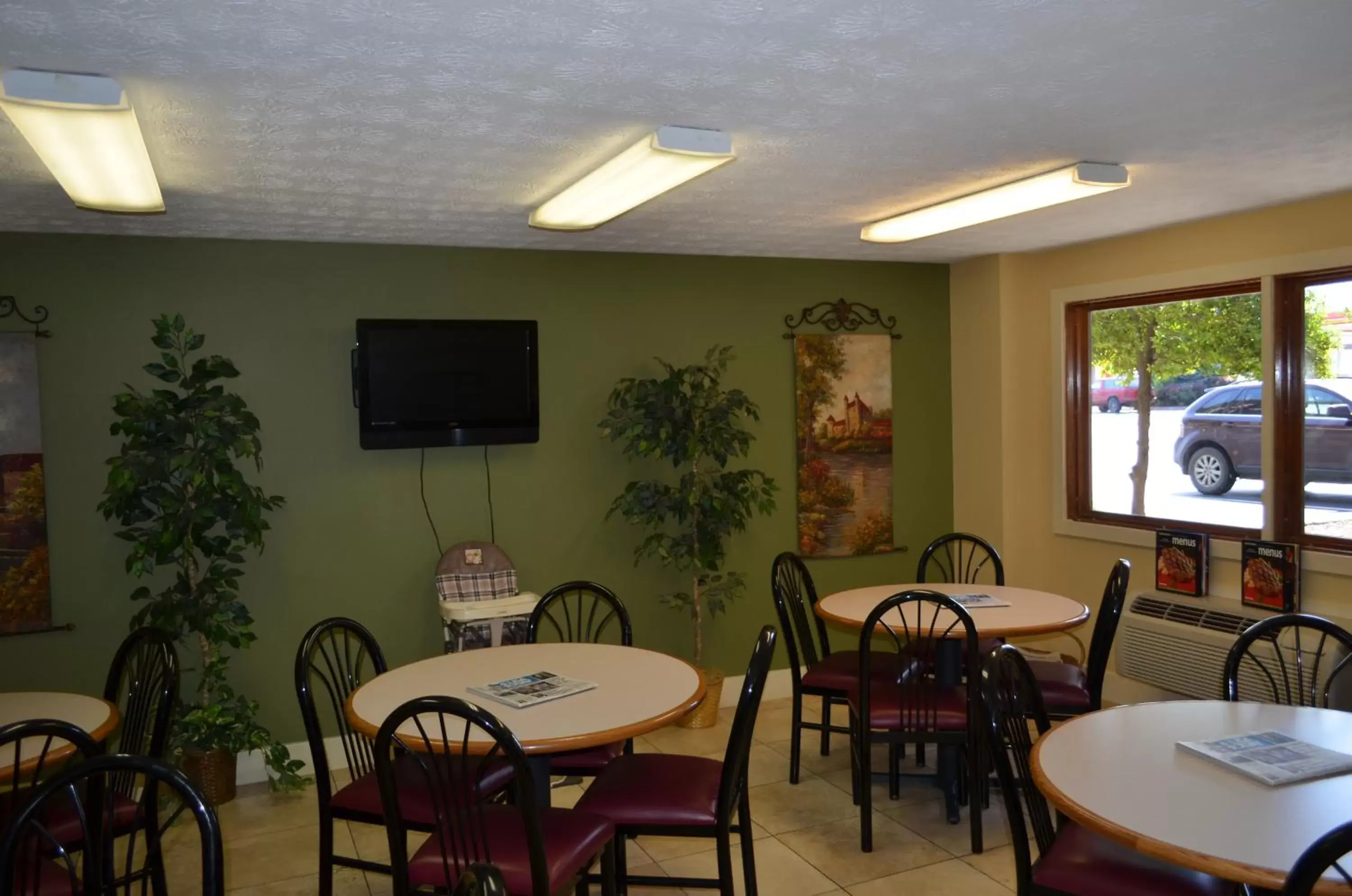 Restaurant/places to eat in Baymont by Wyndham Pigeon Forge near Island Drive Restaurant/places to eat in Baymont by Wyndham Pigeon Forge near Island Drive