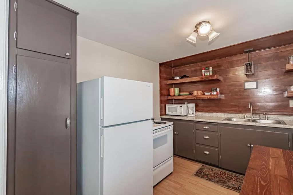 Kitchen or kitchenette, Kitchen/Kitchenette in Suites of Lava Hot Springs