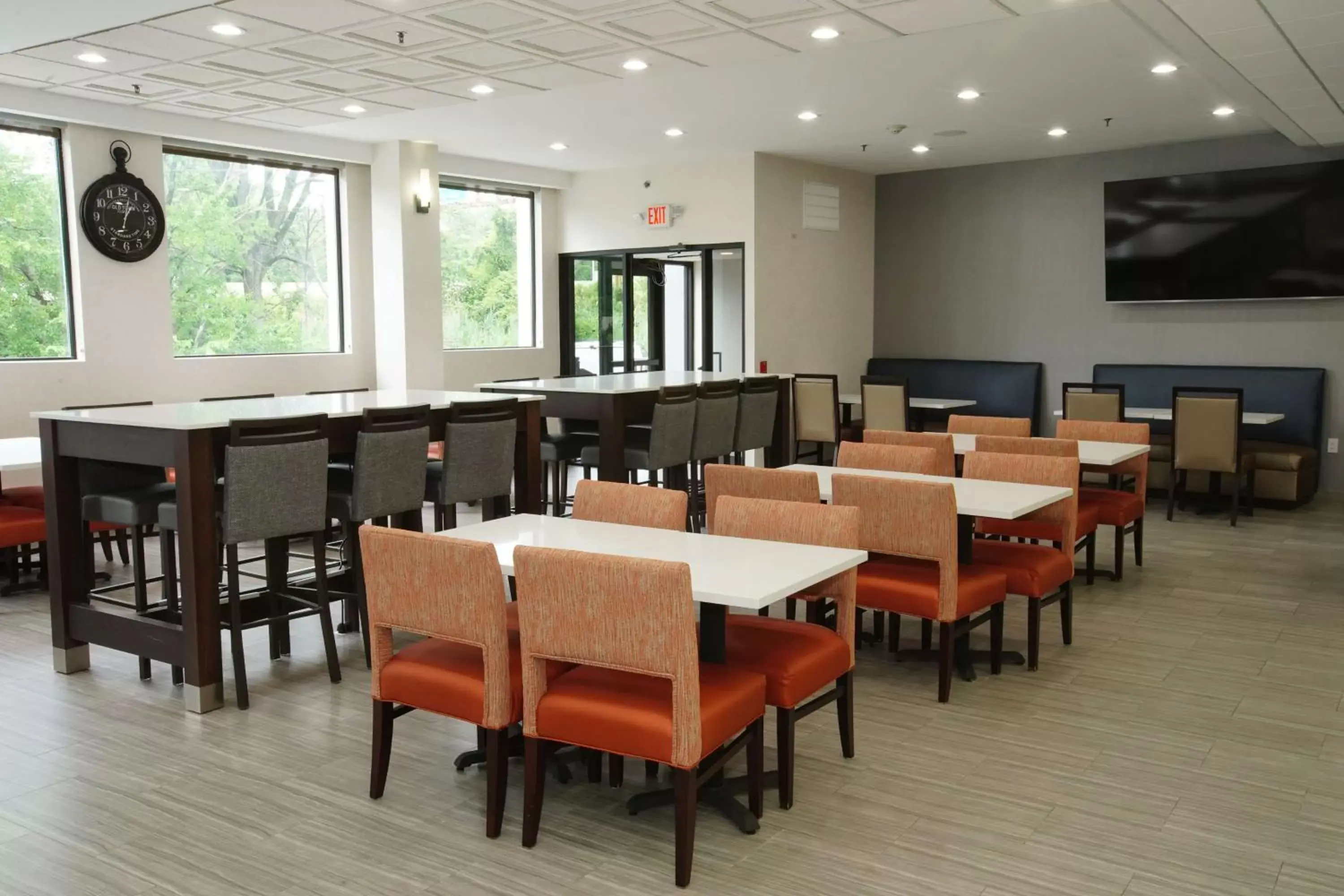 Restaurant/Places to Eat in Best Western Paramus Hotel & Suites