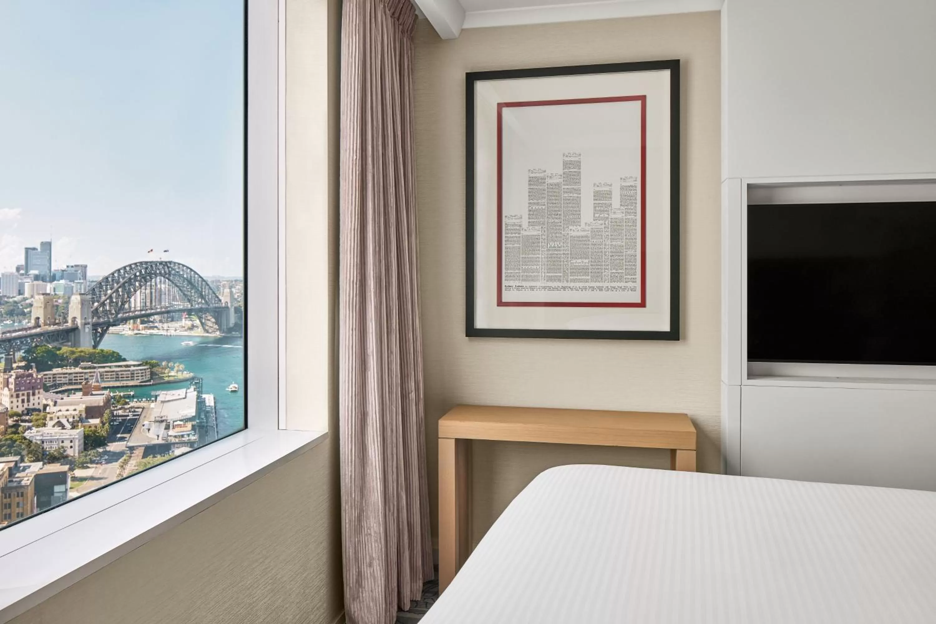 Bedroom, Bed in Sydney Harbour Marriott Hotel at Circular Quay