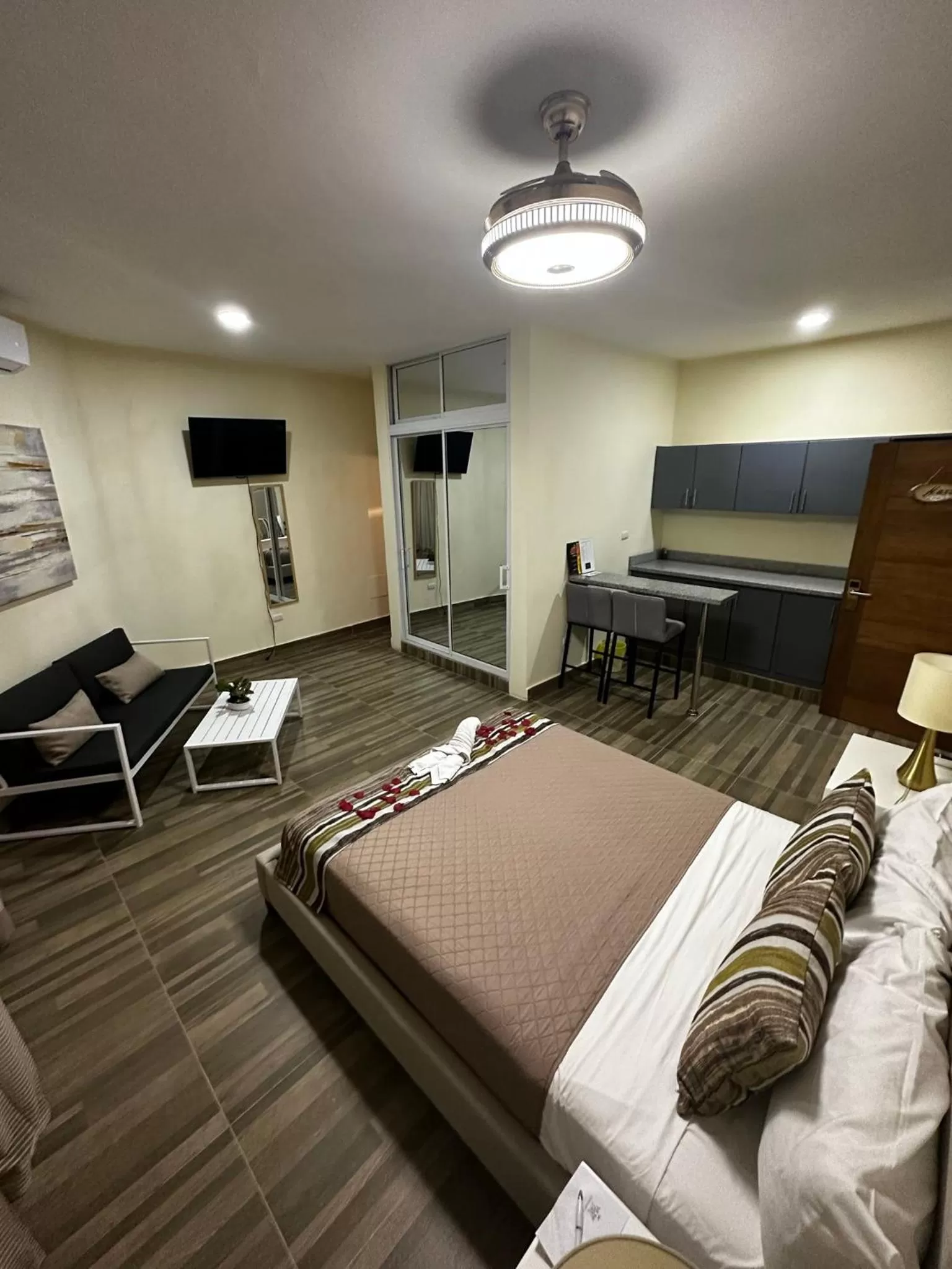 Bed in Hotel Monarca