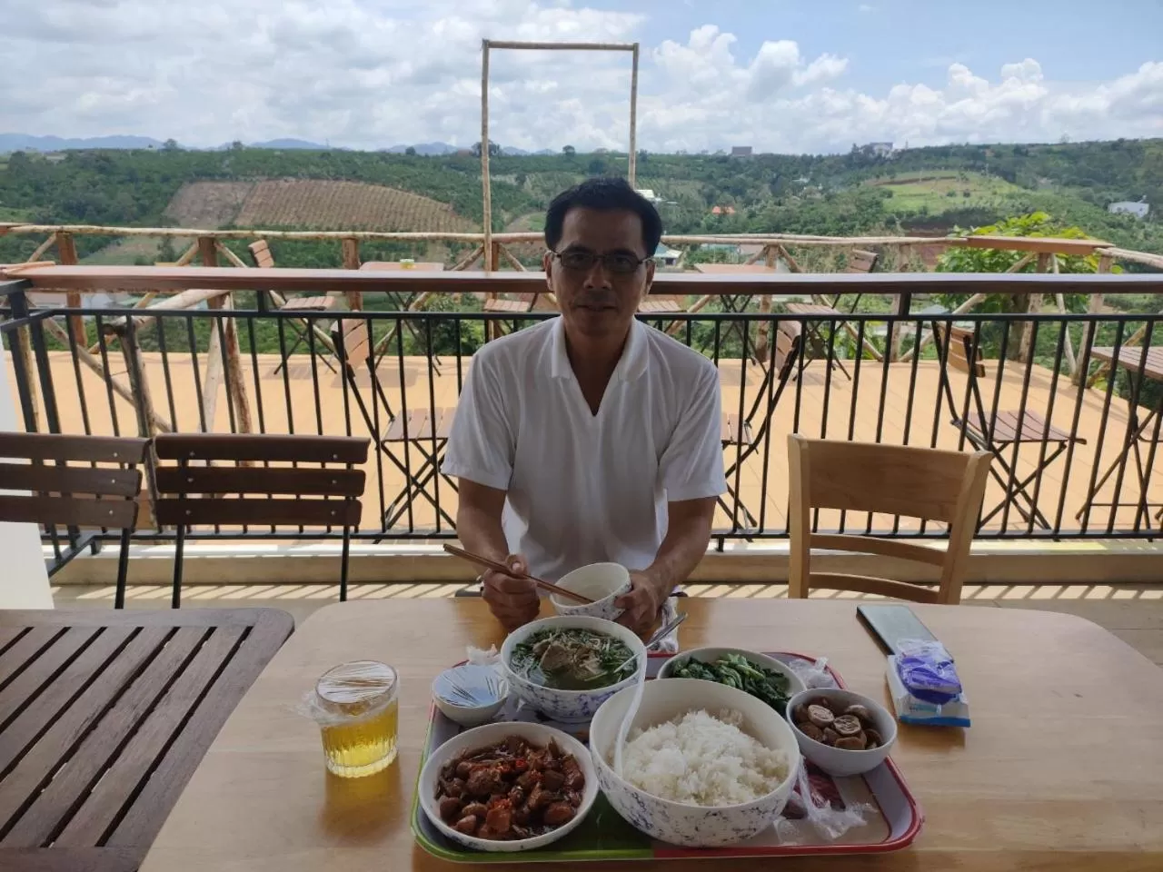 Food and drinks in Mùa Tím Villa