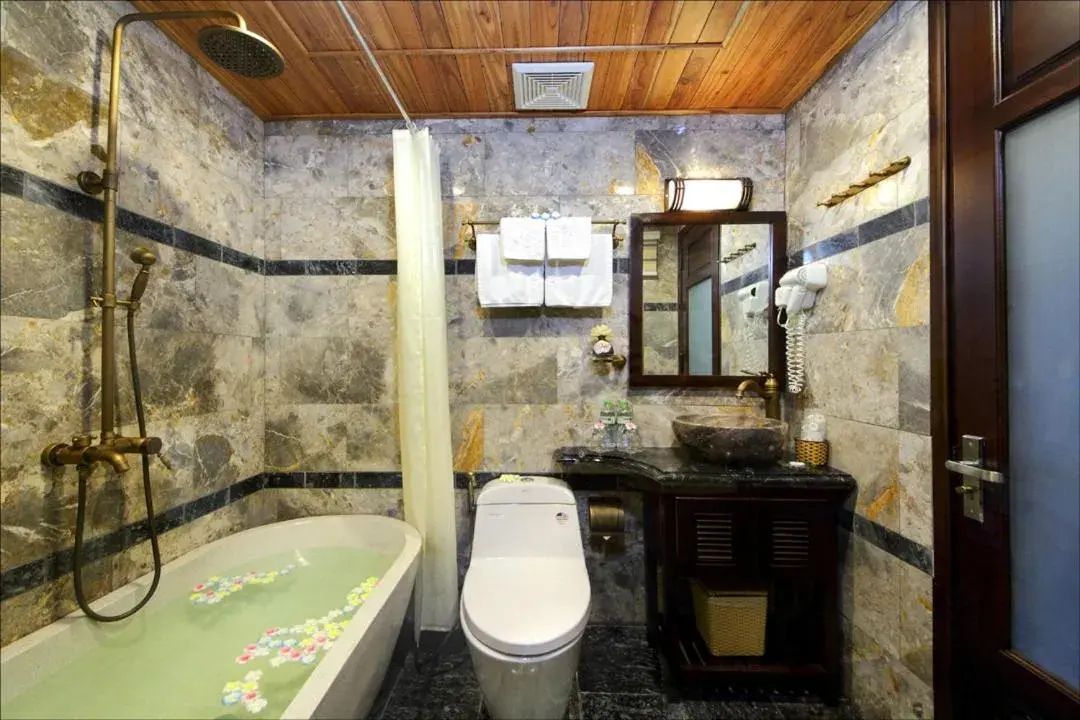 Bathroom in Golden Bell Hoi An Boutique Villa