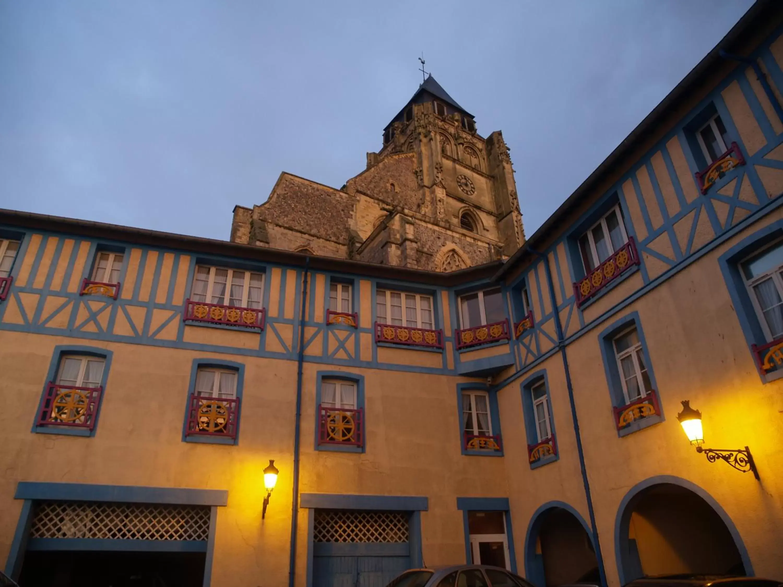 Property Building in Hôtel De Calais