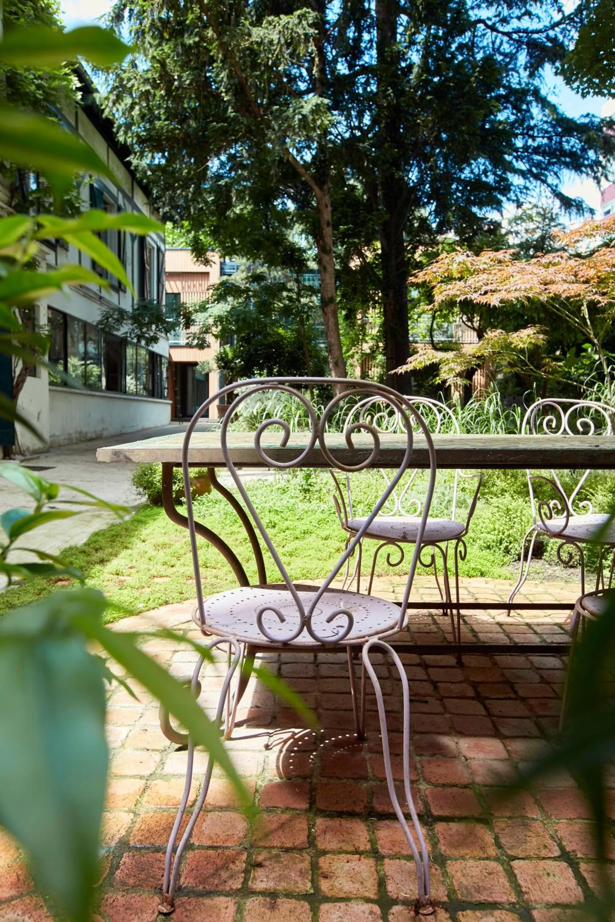 Garden in Eden Lodge Paris