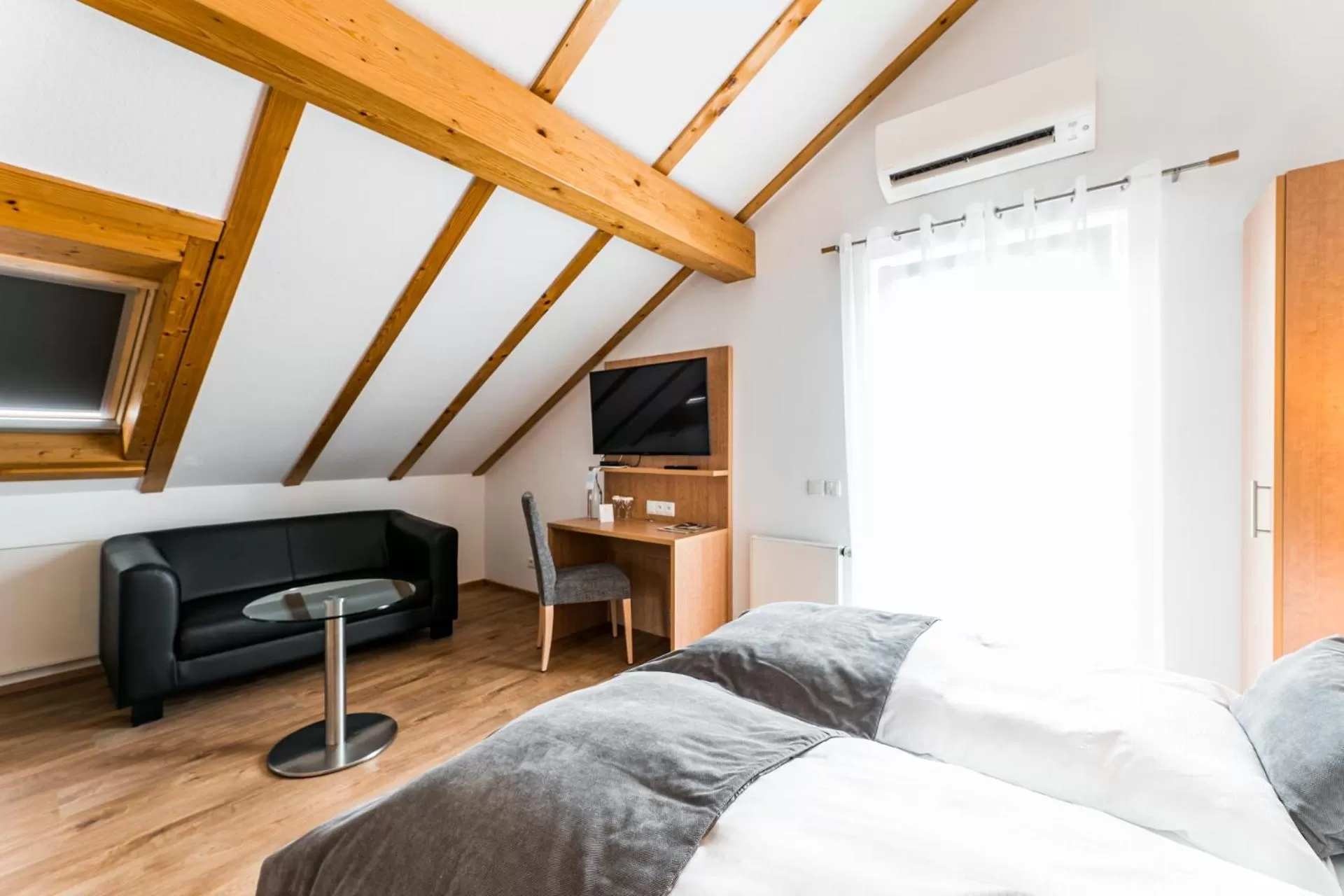 Photo of the whole room, Bed in Hotel Classic