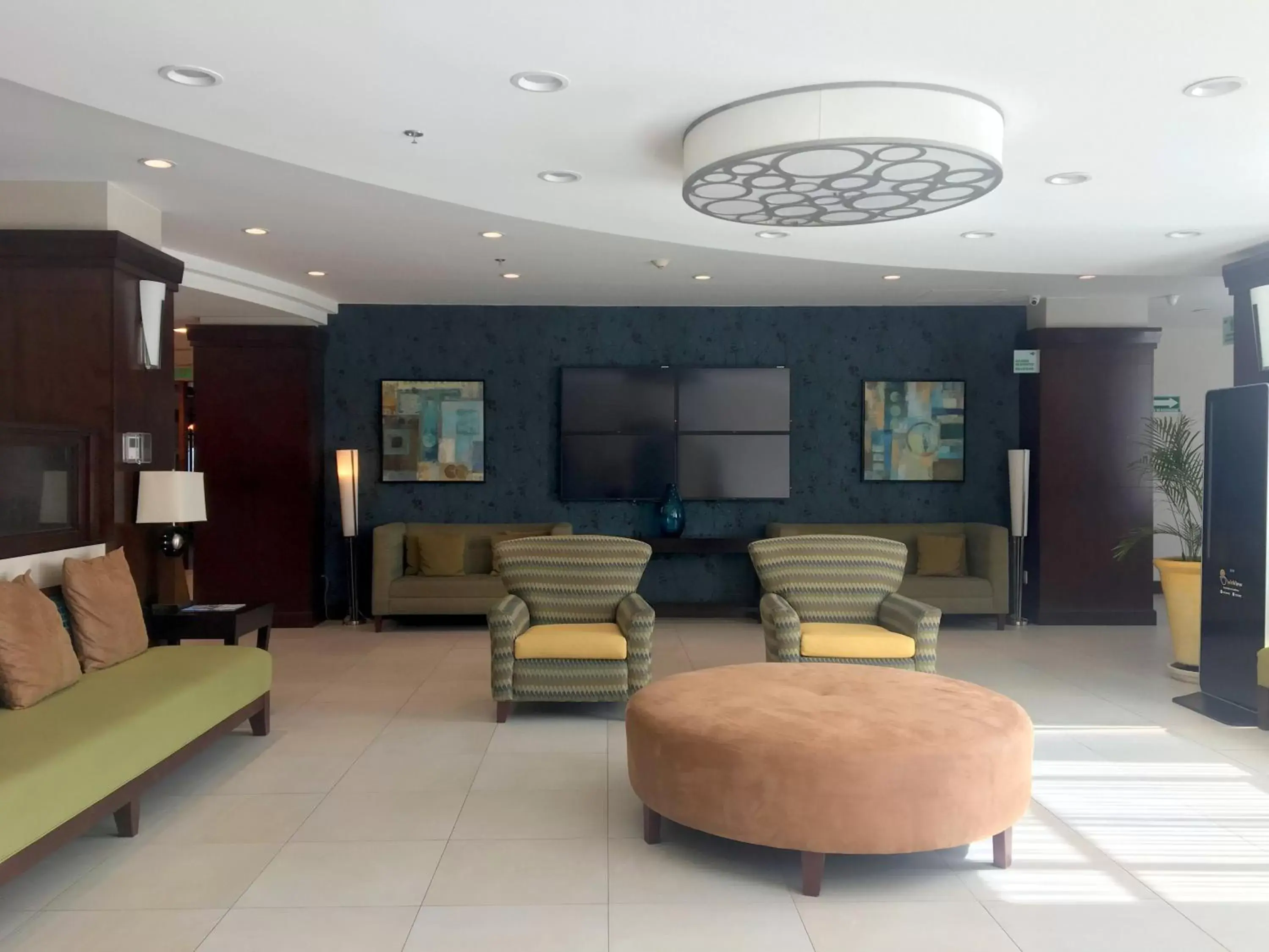 Property building, Lobby/Reception in Holiday Inn Hotel & Suites Hermosillo Aeropuerto, an IHG Hotel