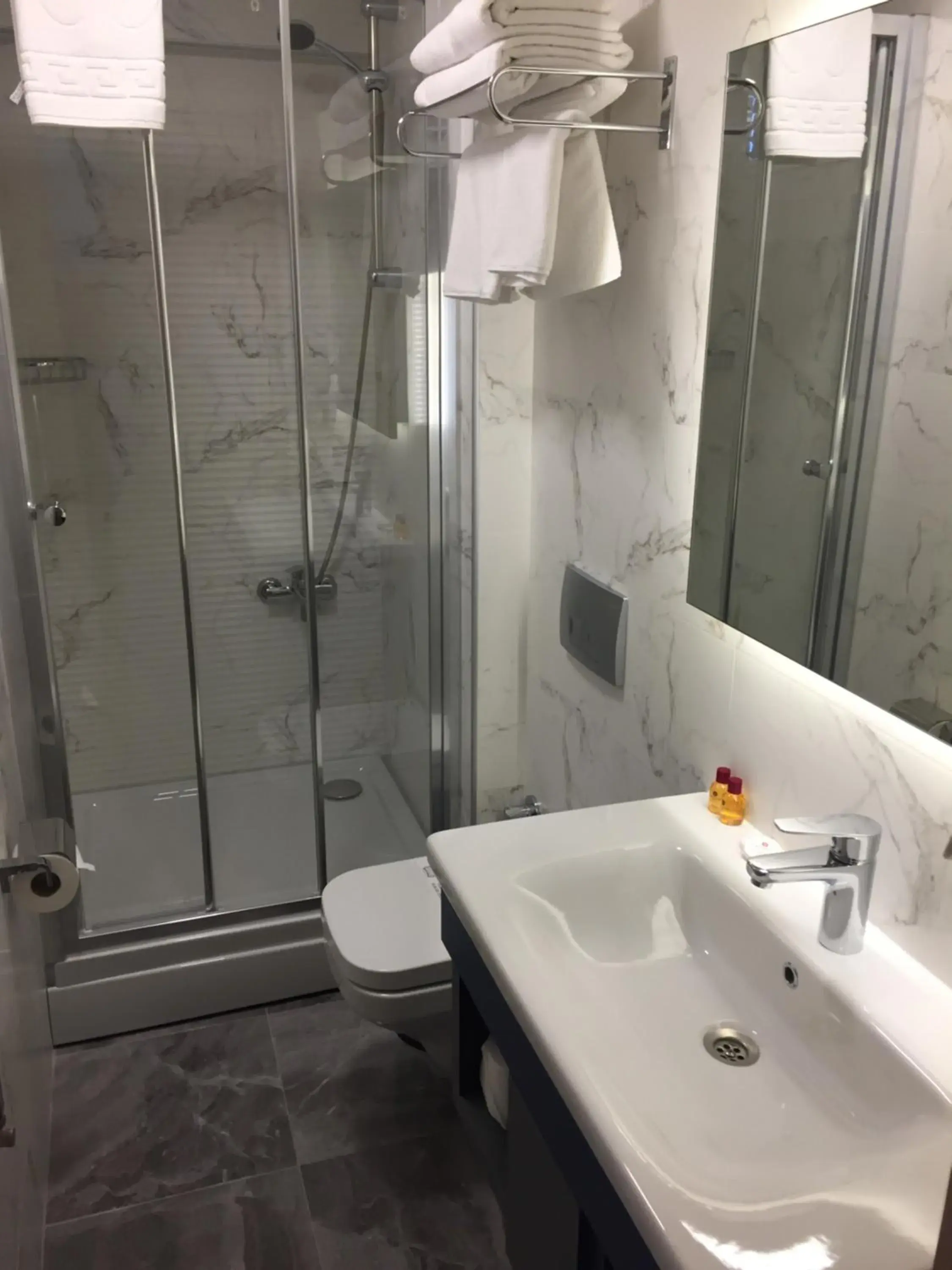 Bathroom in Helen Hotel