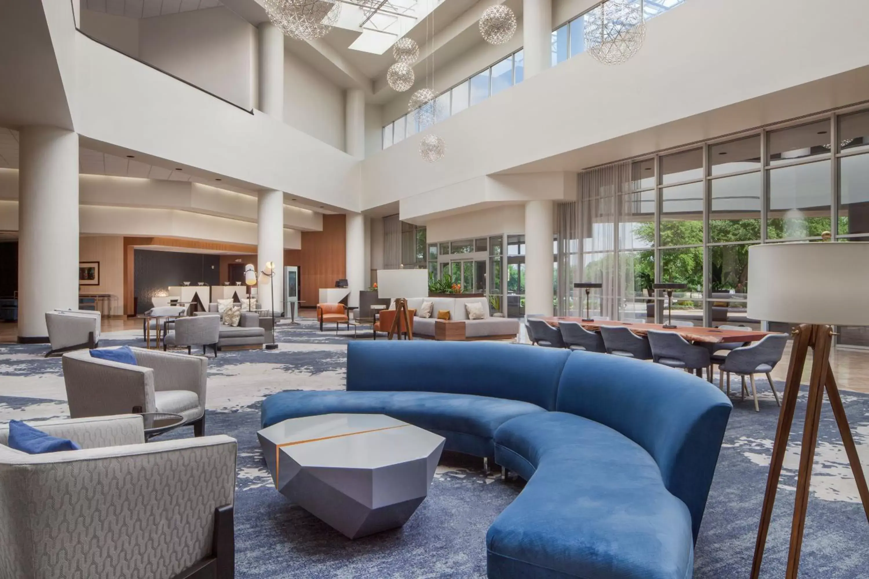 Lobby or reception, Lounge/Bar in Sheraton Arlington Hotel